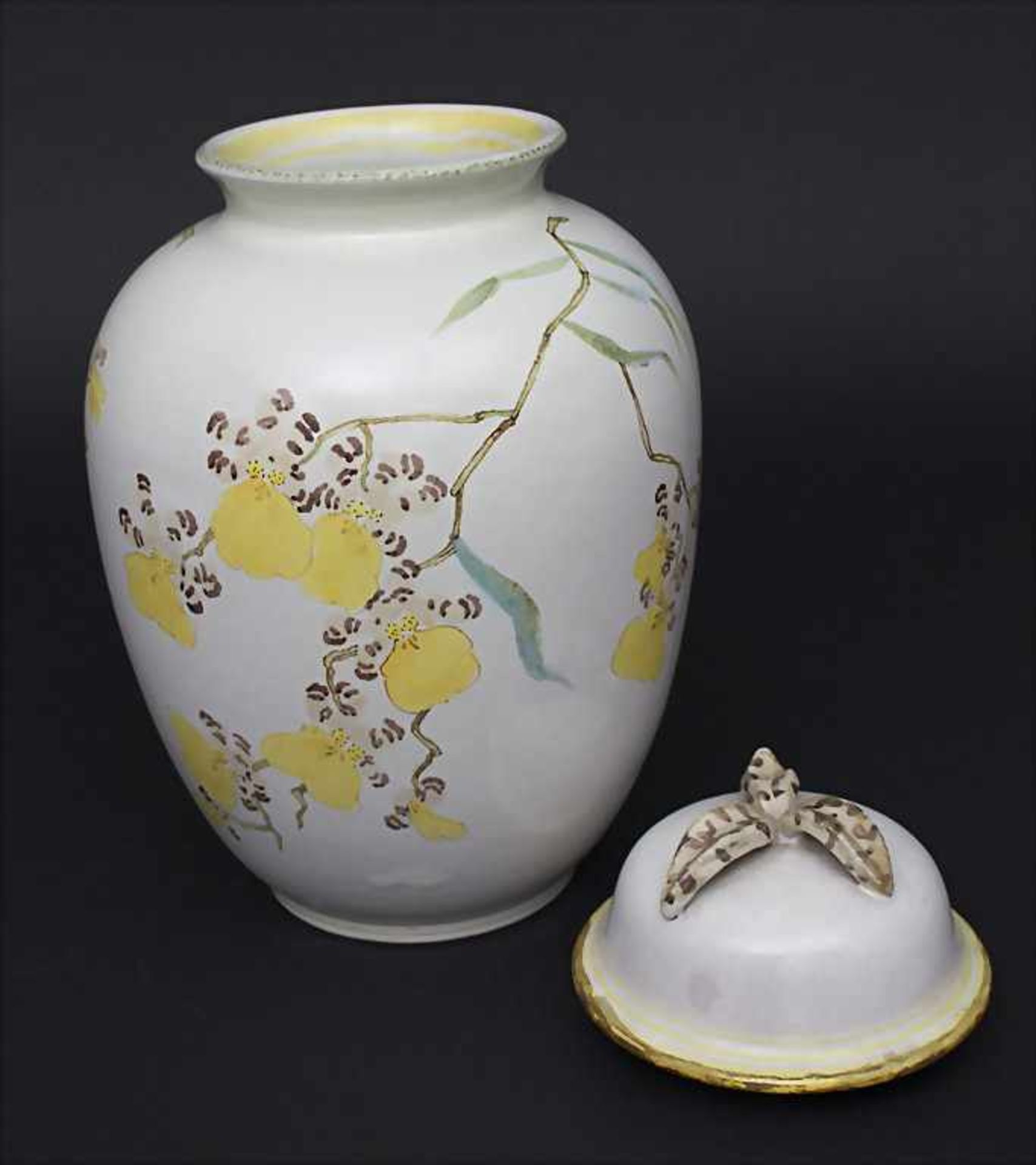 Deckelvase mit Blütenzweigen / A lidded vase with flower branches, Gustav Heinkel für Karlsruher - Image 2 of 3