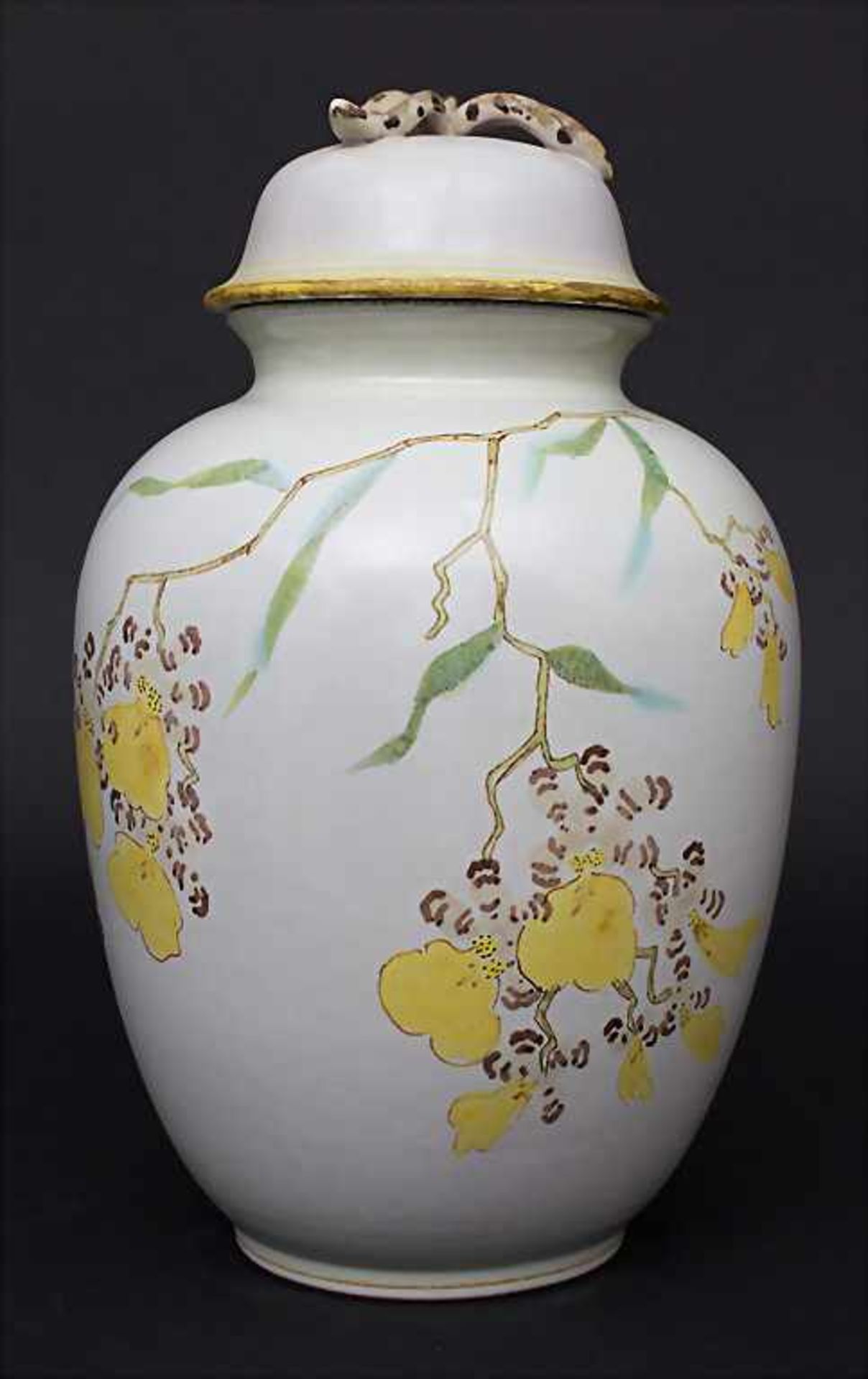 Deckelvase mit Blütenzweigen / A lidded vase with flower branches, Gustav Heinkel für Karlsruher