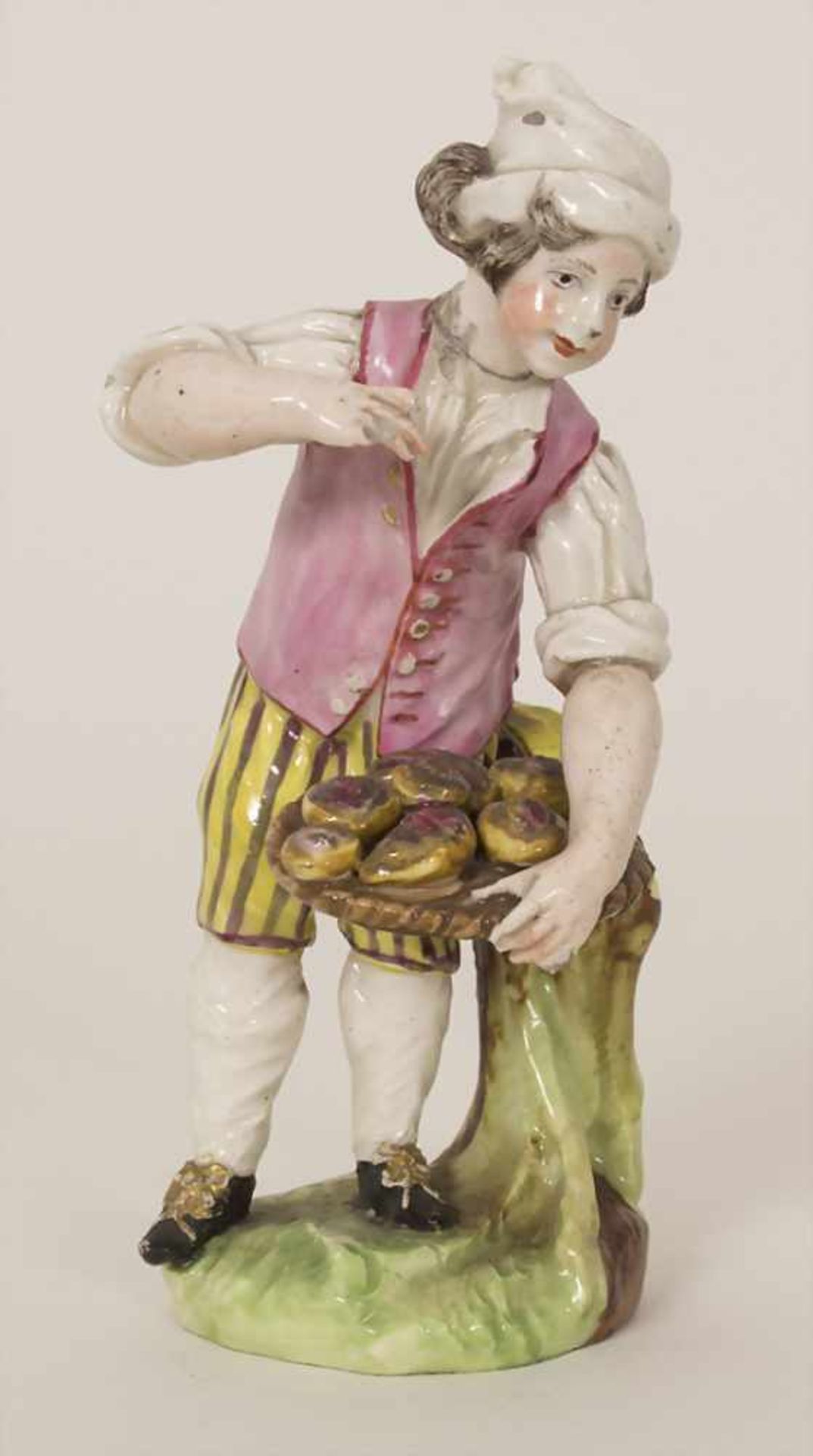 Bäckerjunge mit Backwaren / A baker's boy with pastries, wohl Niderviller, um 1770Material: Fayence,