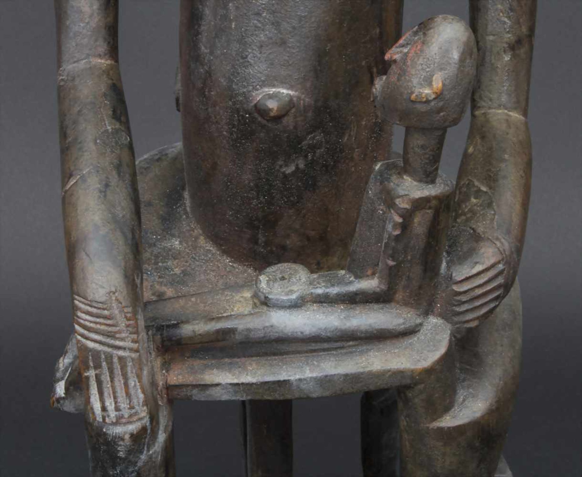 Weibliche sitzende Ahnenfigur / A female siting ancestors figure, Bamana, MaliMaterial: Holz, - Image 10 of 11