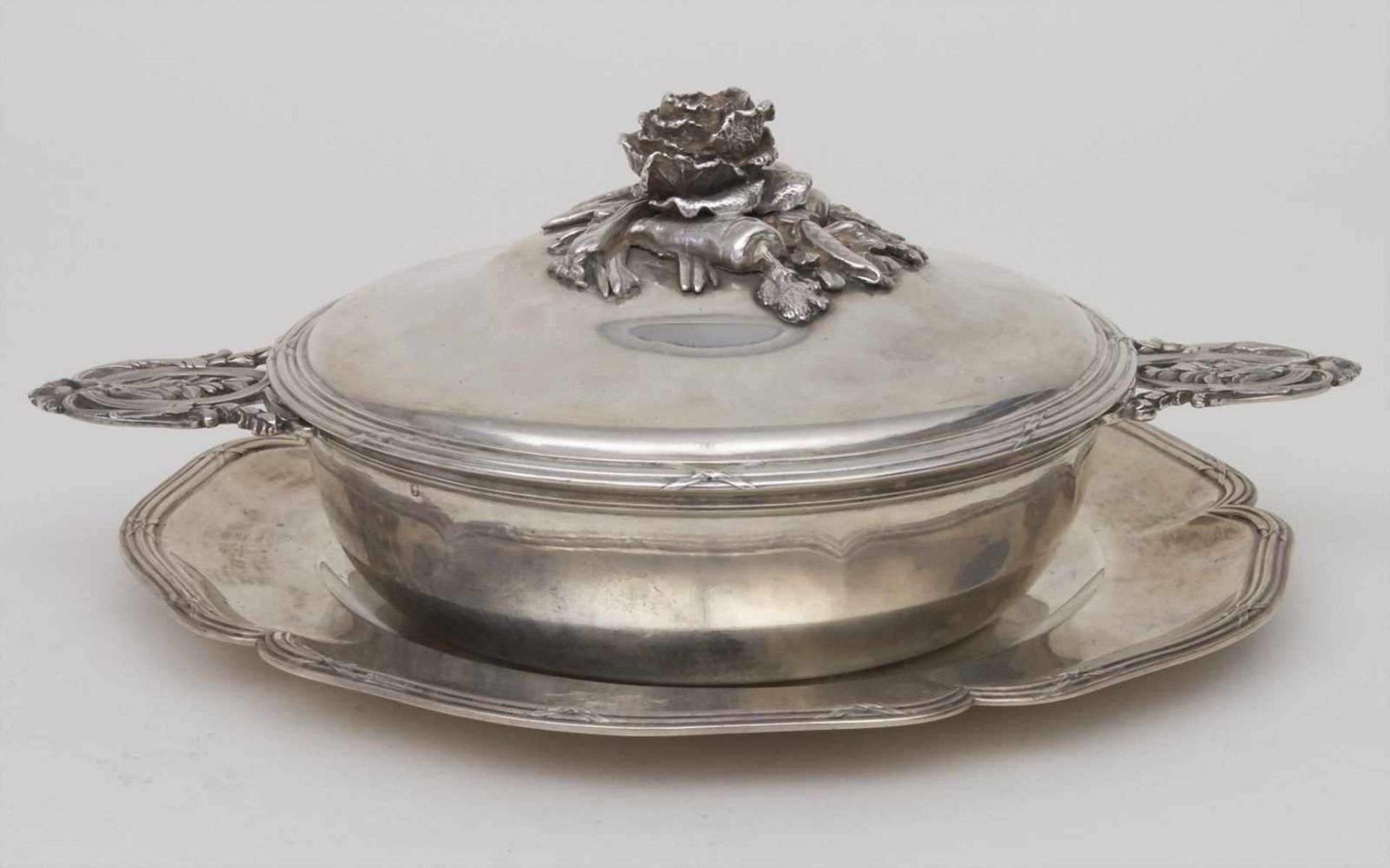 Legumier / Wöchnerinnenschüssel / A silver vegetable tureen with lining and cover, Stanislas Pollet, - Image 10 of 17