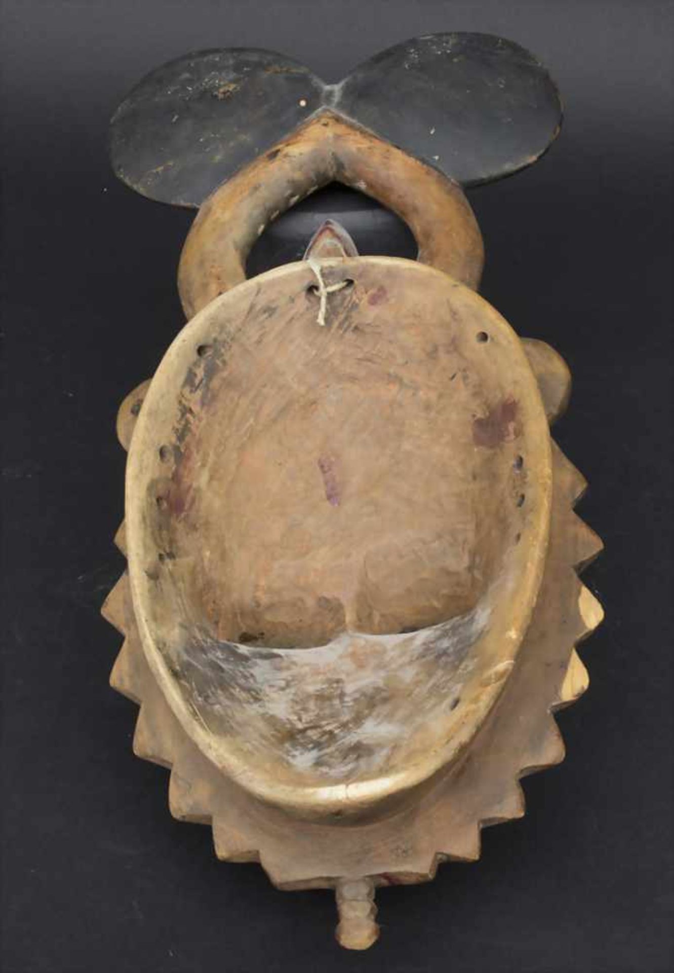 Maske, Senufo, ElfenbeinküsteMaterial: Holz polychrom gefaßt,Länge: 42 cm,Zustand: gut- - -20.00 % - Image 3 of 3