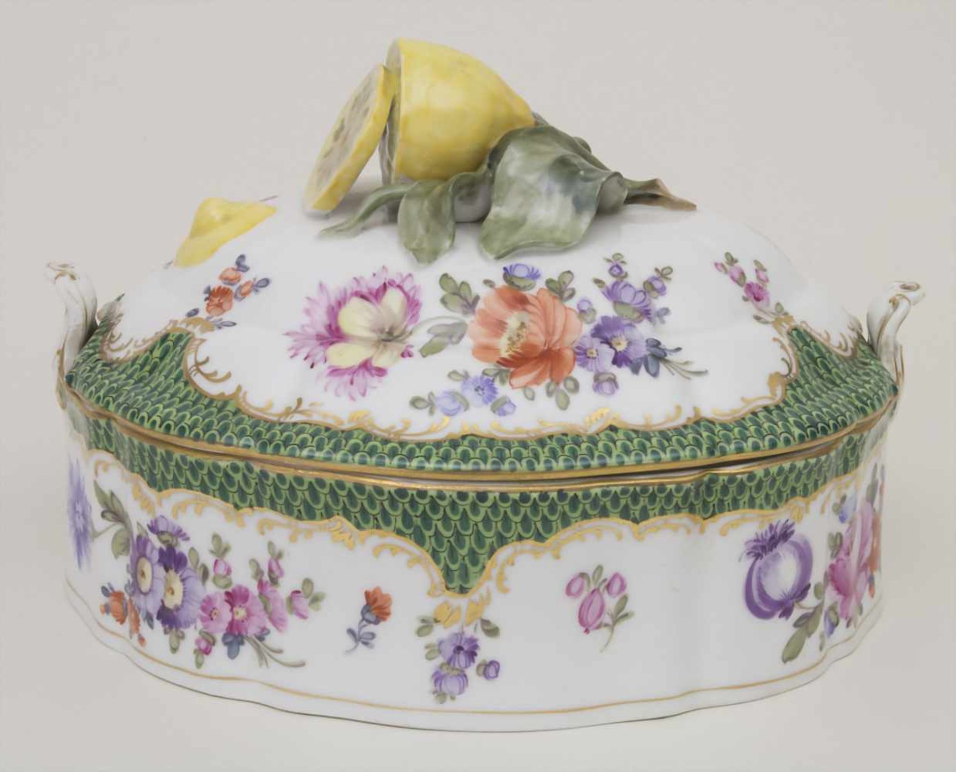 Terrine mit Zitronenknauf / A covered tureen with lemon-shaped handle, Nymphenburg, um 1900Material: - Image 3 of 9