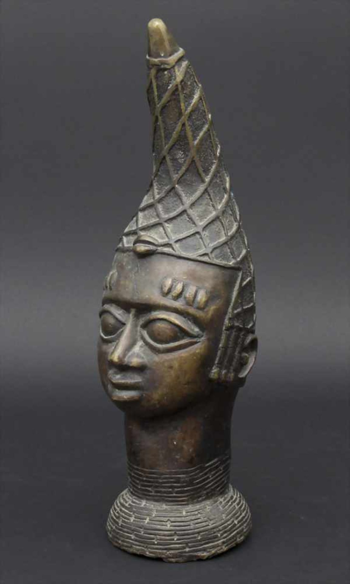 Kopf einer Königin / Gedenkkopf, BeninMaterial: Bronze braun patiniert,Maße: 41 cm,Zustand: