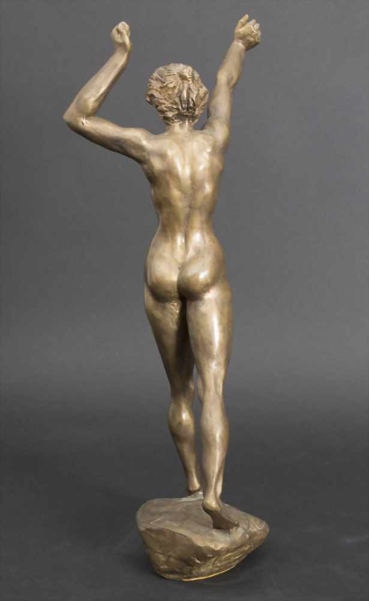 Valéria Tóth (*1943), 'Weiblicher Akt' / 'A female nude'Technik: Bronze, patiniert, Signatur: - Bild 5 aus 11