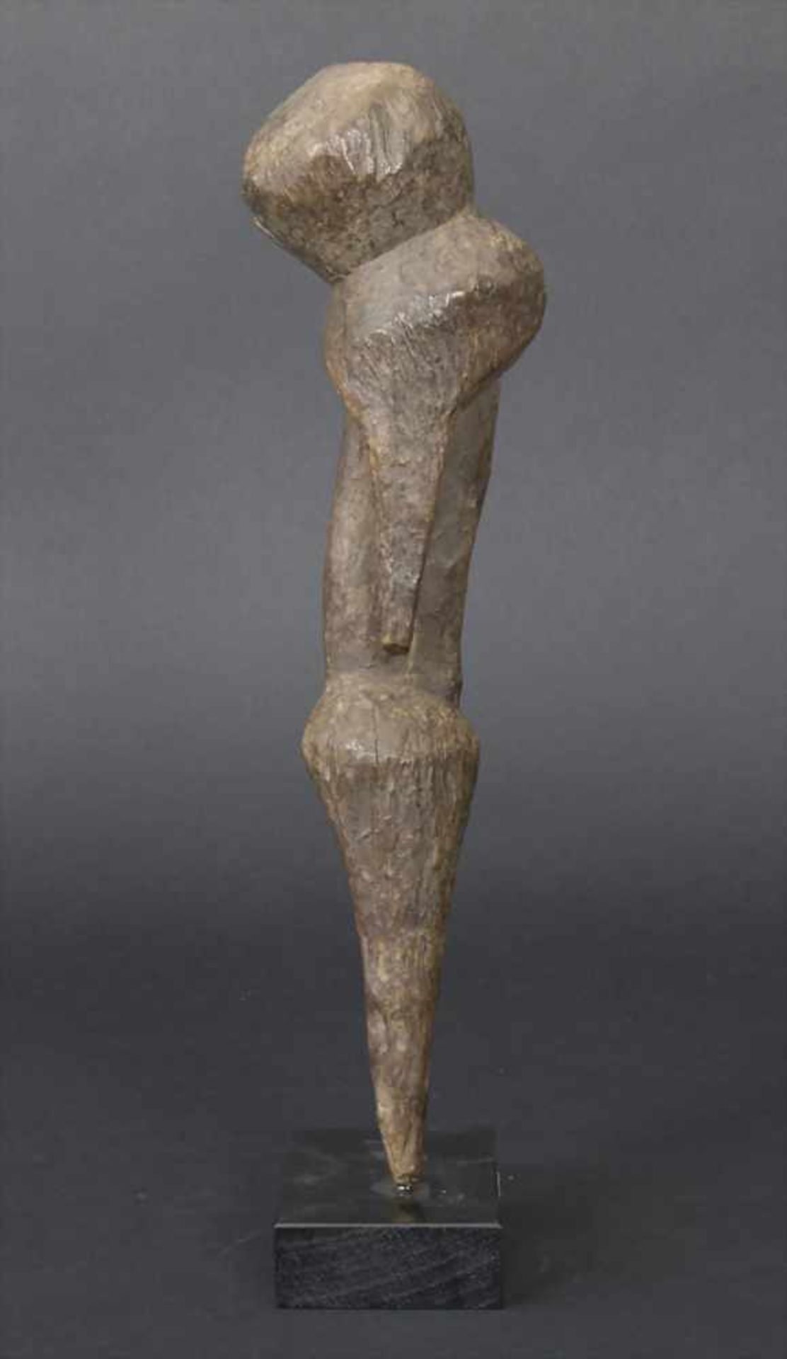 Schutzfigur, Moba, TogoMaterial: Holz, mit dunkelbrauner Gebrauchspatina, auf ebonisierte - Image 3 of 9