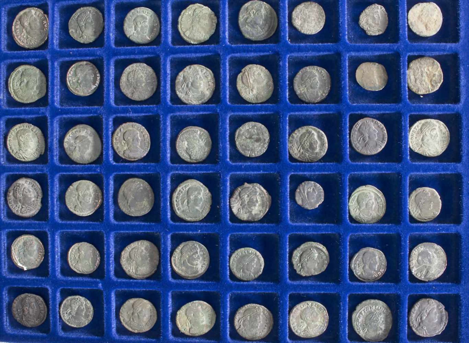 48 Römische Münzen / 48 Roman coinsMaterial: Bronze,Durchmesser: ca. 13 - 21 mm,Zustand: gut, alt