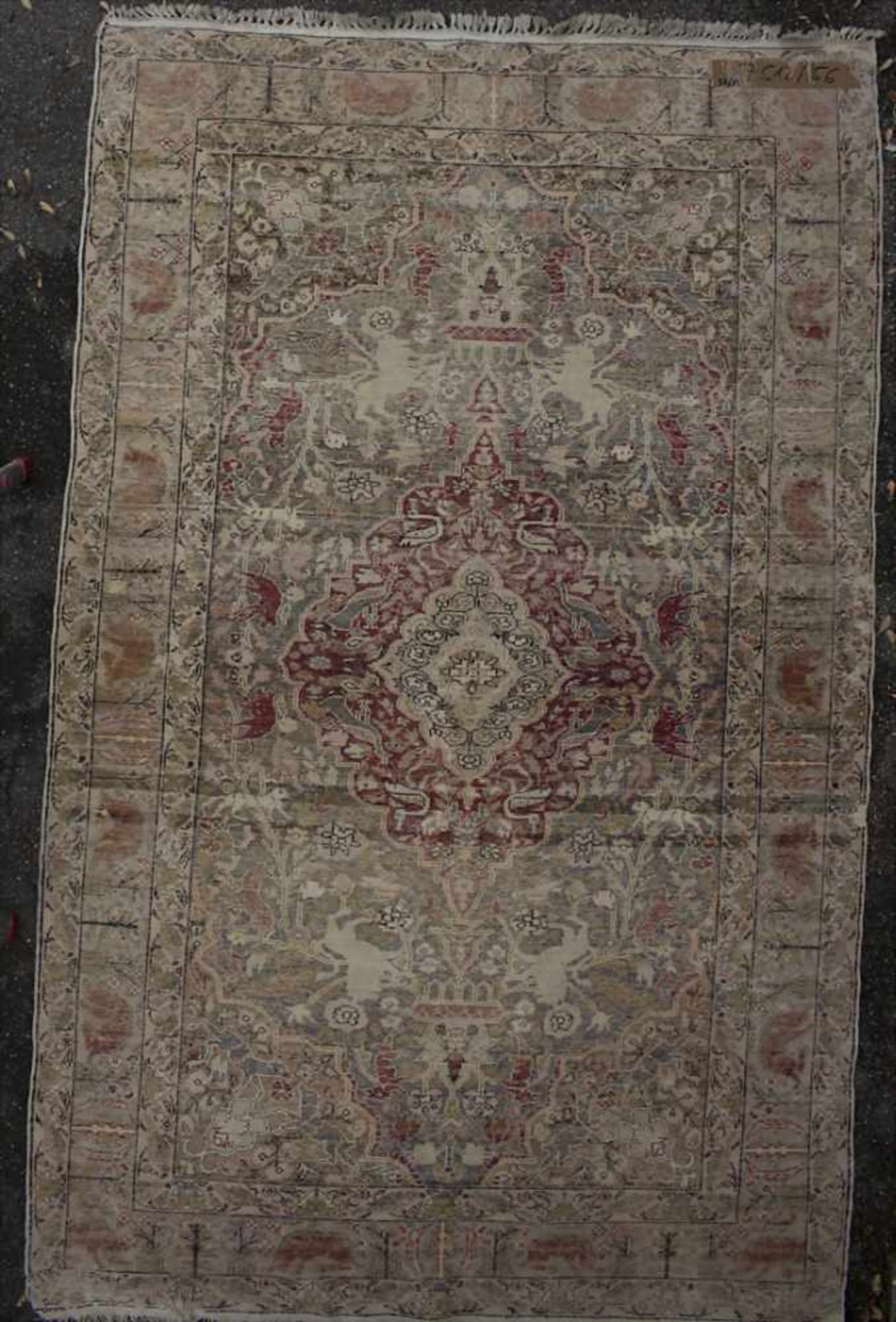 Orientteppich mit Floral- und Tiermotiven / An oriental carpet with flowers and animalsMaterial: - Image 3 of 7