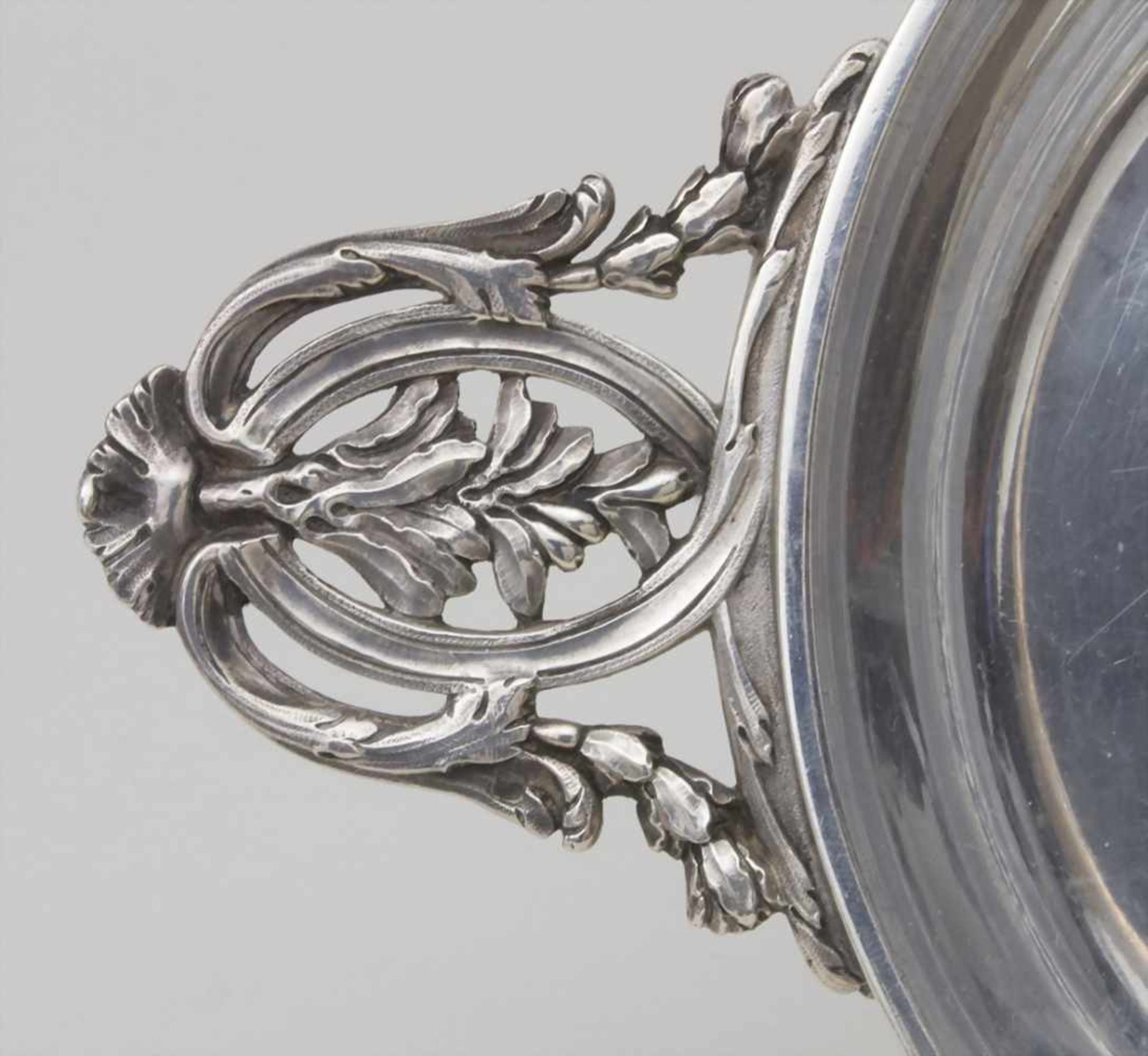 Legumier / Wöchnerinnenschüssel / A silver vegetable tureen with lining and cover, Stanislas Pollet, - Image 5 of 17