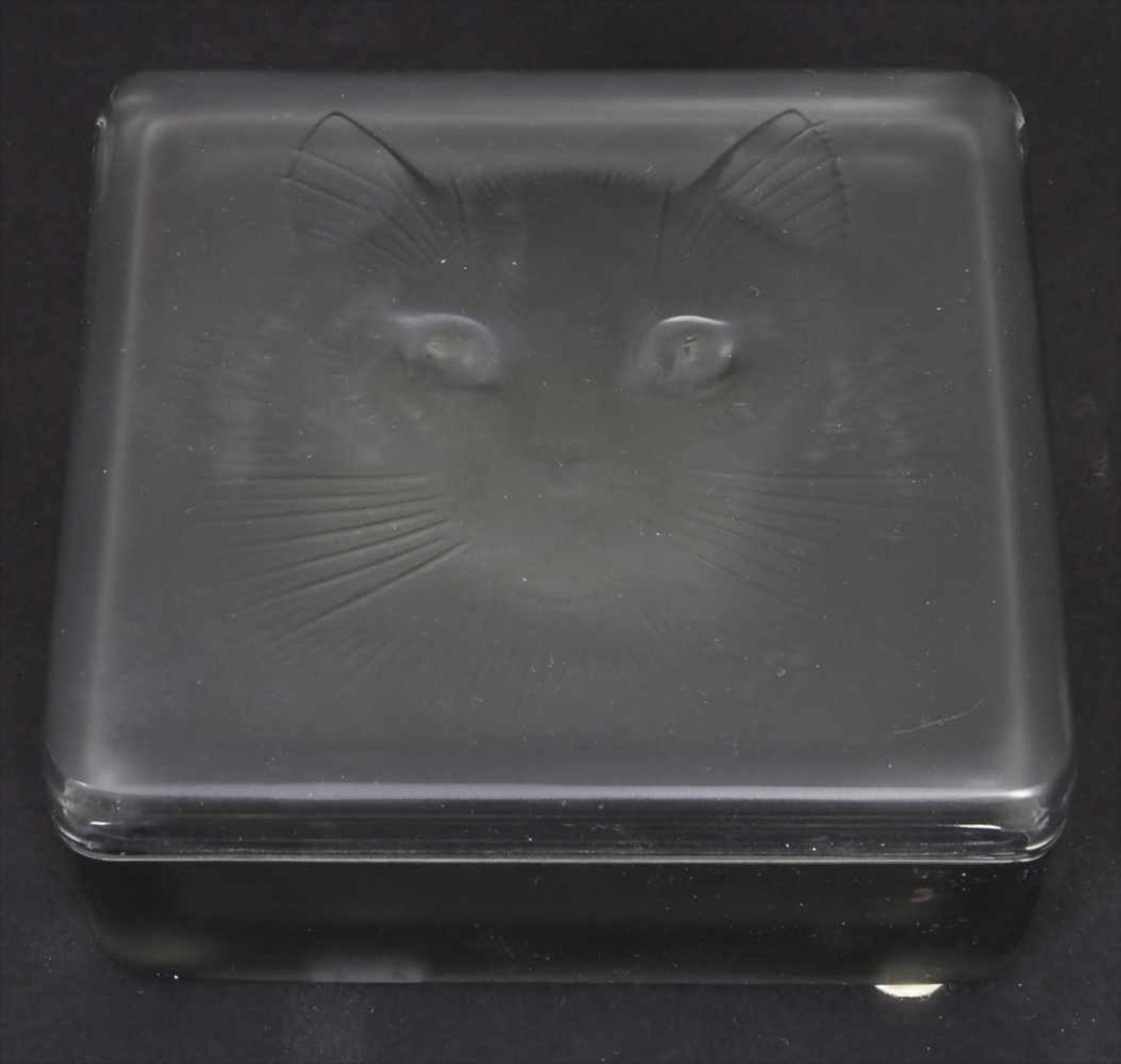 Deckeldose mit Katzenkopf / A lidded trinket box with a molded cat face, René Lalique, 1930er - Bild 9 aus 9