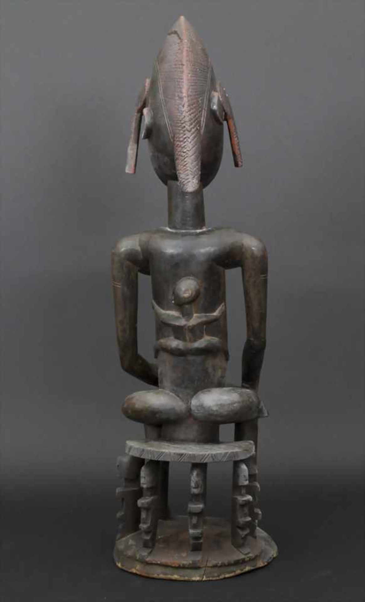Weibliche sitzende Ahnenfigur / A female siting ancestors figure, Bamana, MaliMaterial: Holz, - Image 4 of 11