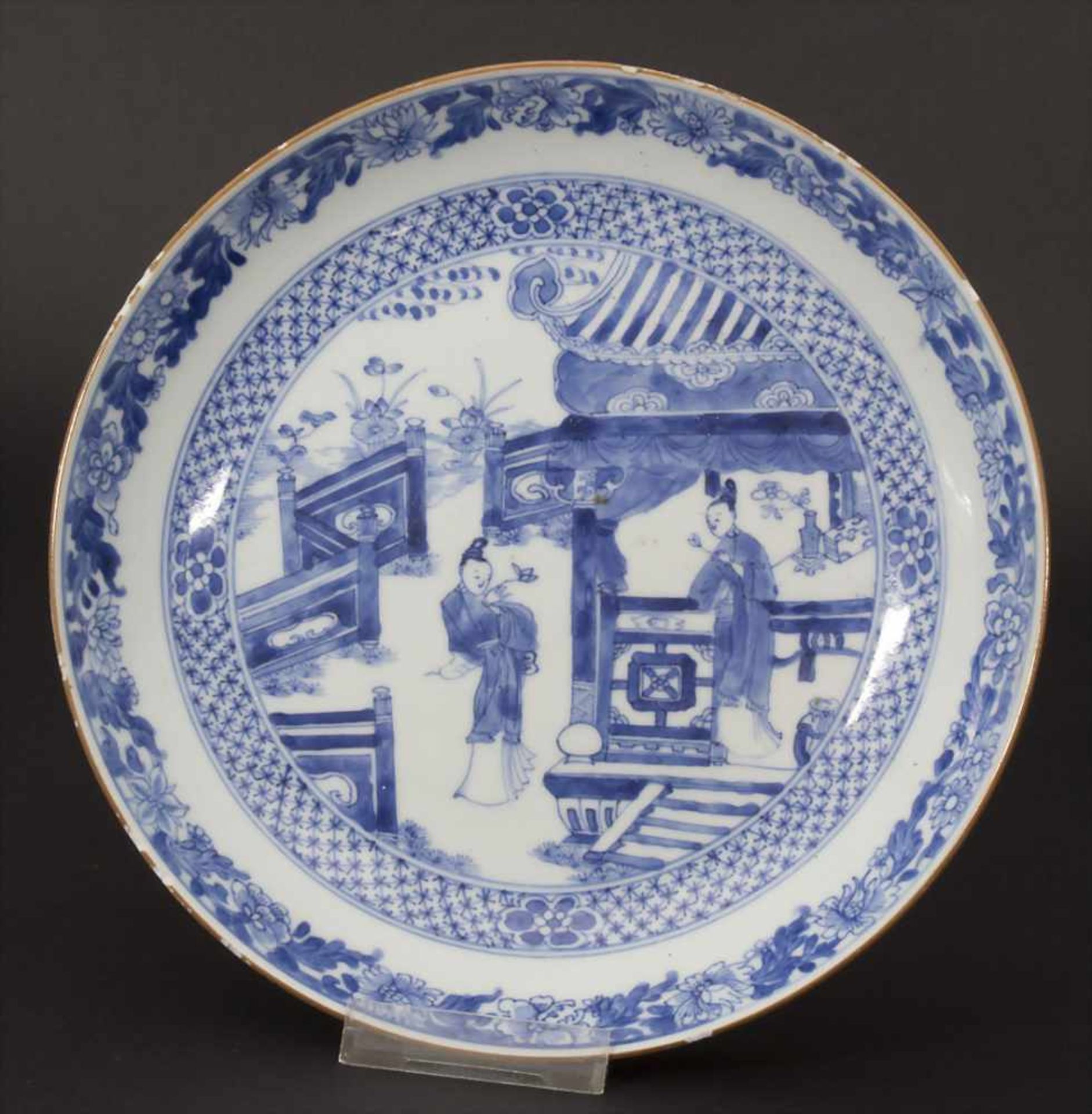 Teller / A plate, China, 17./18. Jh.Material: Porzellan, mit Blauemalerei, Goldrand,Marke: