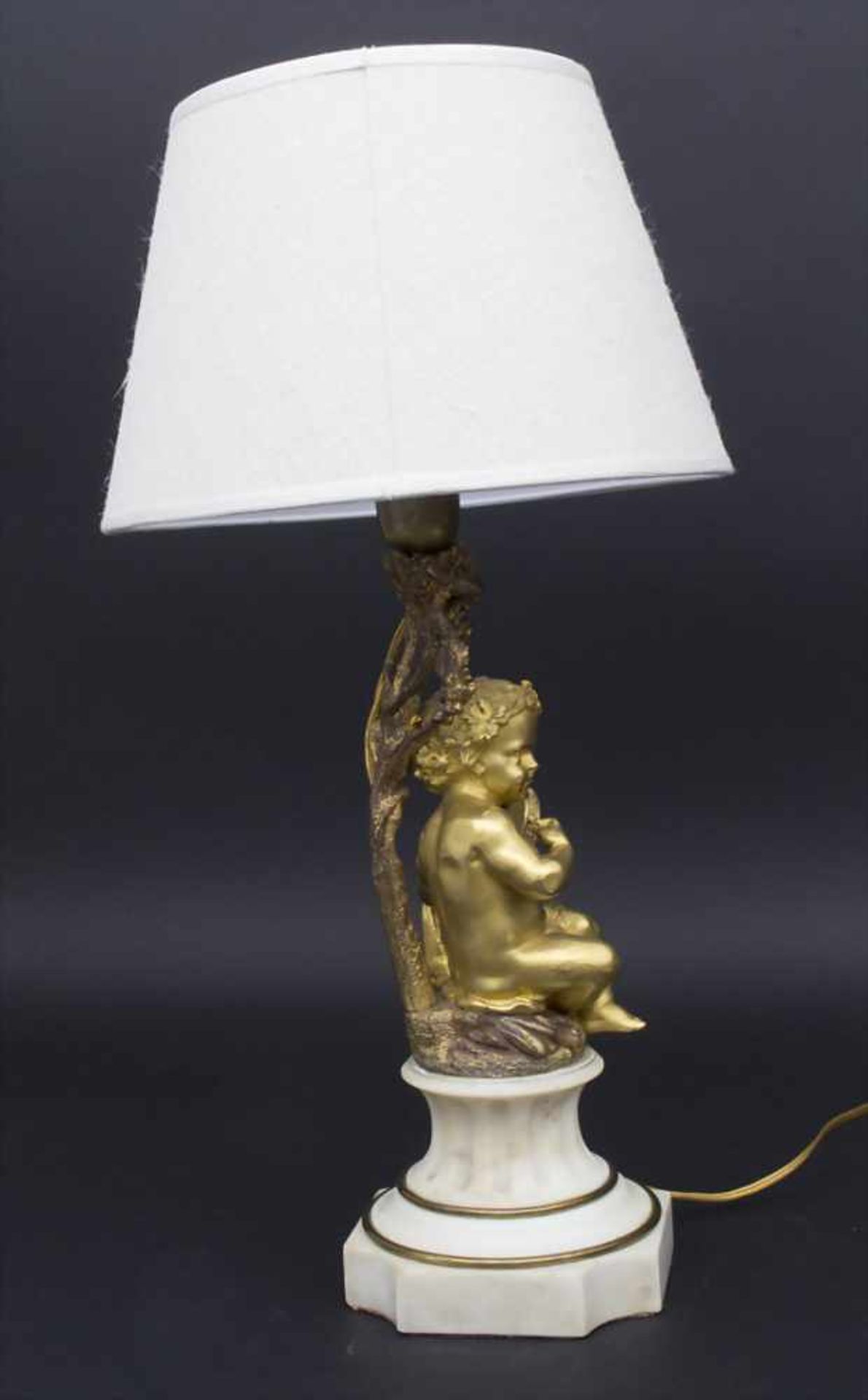 Figurenlampe 'Putto mit Tamburin' / A figural lamp 'Putto with tambourine'Technik: Bronze, - Image 3 of 9