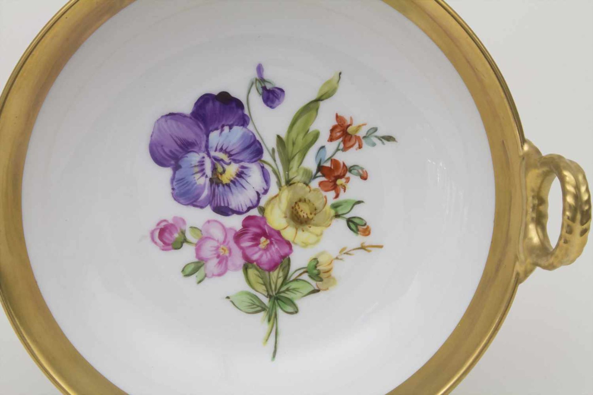 Henkelschälchen mit Blumenmalerei / A handled bowl with flowers, KPM, Berlin, um 1900Material: - Bild 2 aus 3