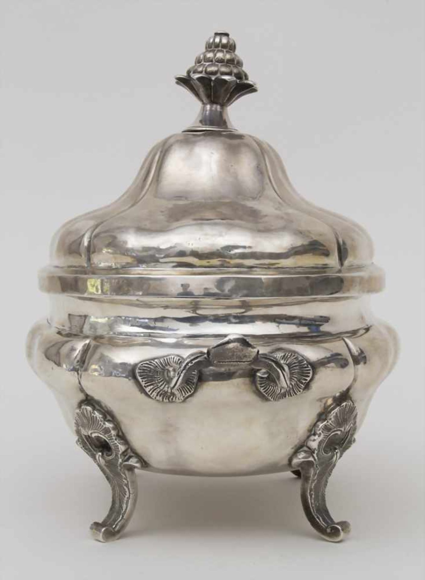 Rokoko Deckelterrine / A Rococo silver tureen, Castro, Madrid, 1767Material: Silber 812/000,Marke: - Image 2 of 11