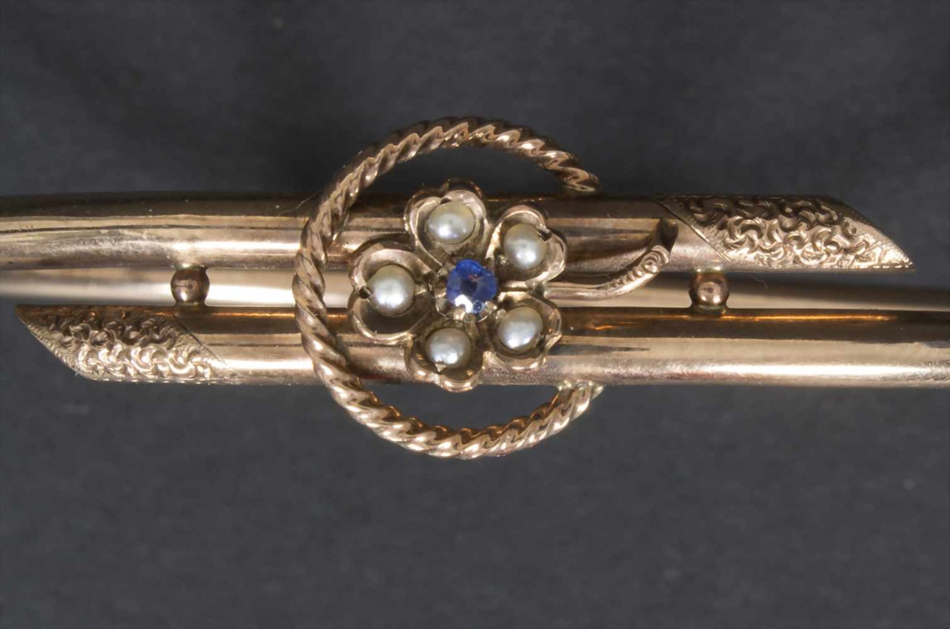 Armreif / A bracelet, 19 Jh.Material: 8 kt 333/000 Gold, FlußperlenMaße: D. 6,7 cm, Gewicht: 6,7 g,