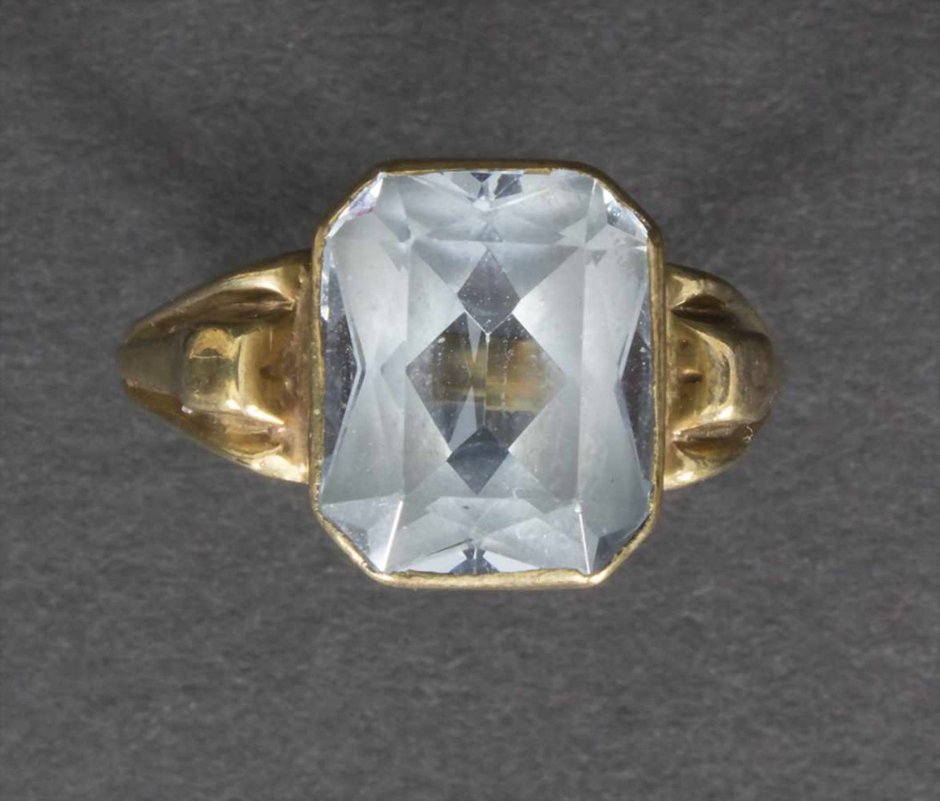 Damenring mit Perle / A ladies ring with a aquamarineMaterial: 8 Kt.333/000 Gold, Aquamarin,Gewicht: