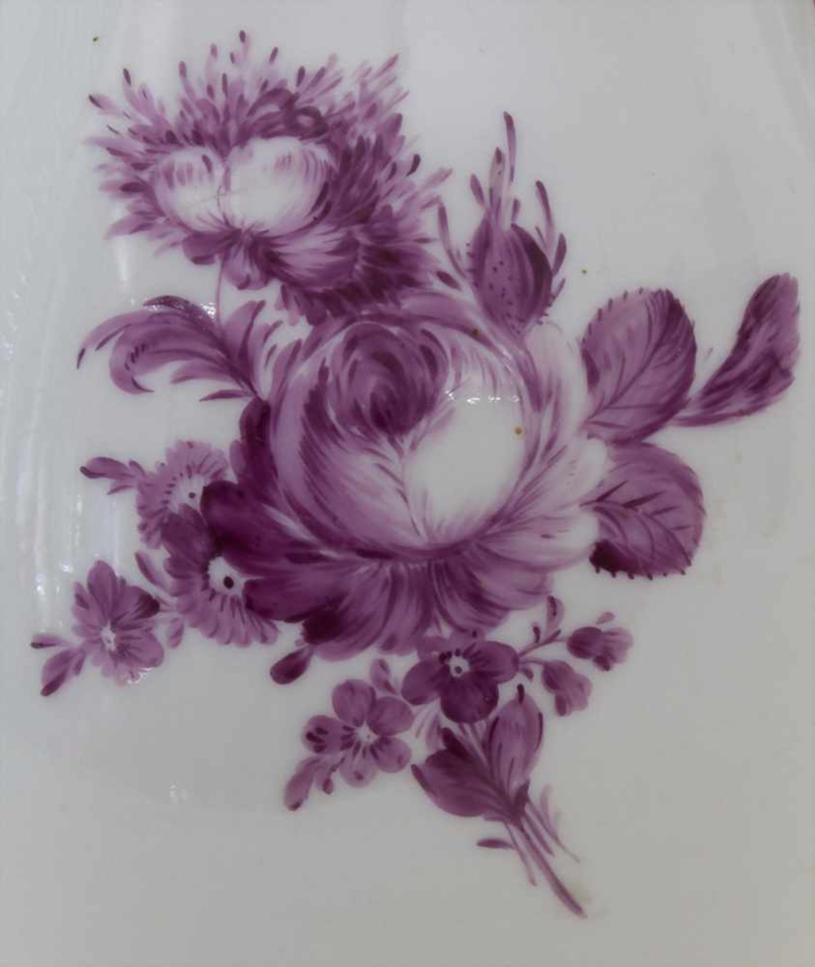 Kanne / A jug with Camaieu flowers, wohl Thüringen, um 1740Material: Porzellan, glasiert und - Image 8 of 10