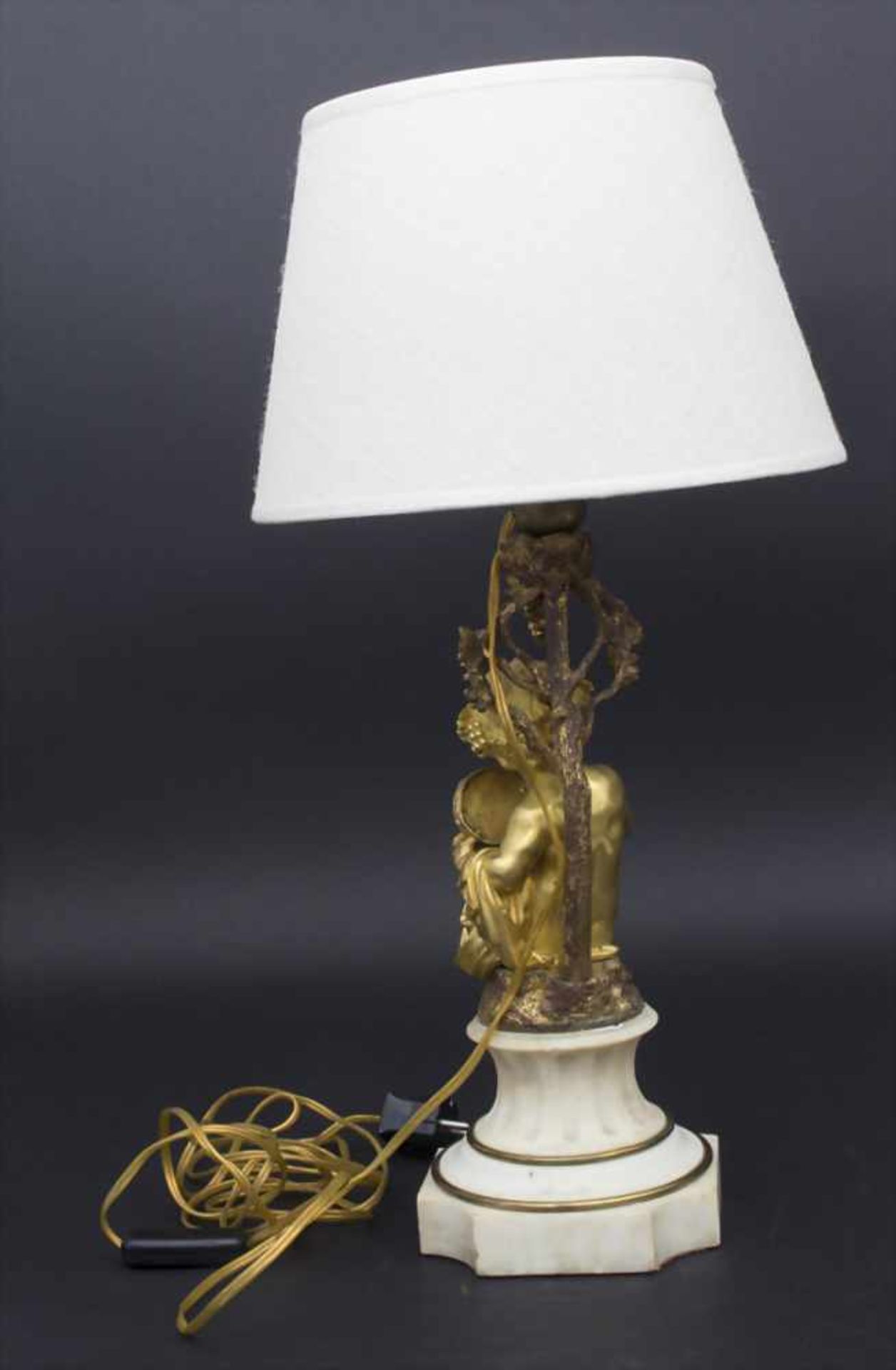 Figurenlampe 'Putto mit Tamburin' / A figural lamp 'Putto with tambourine'Technik: Bronze, - Image 4 of 9