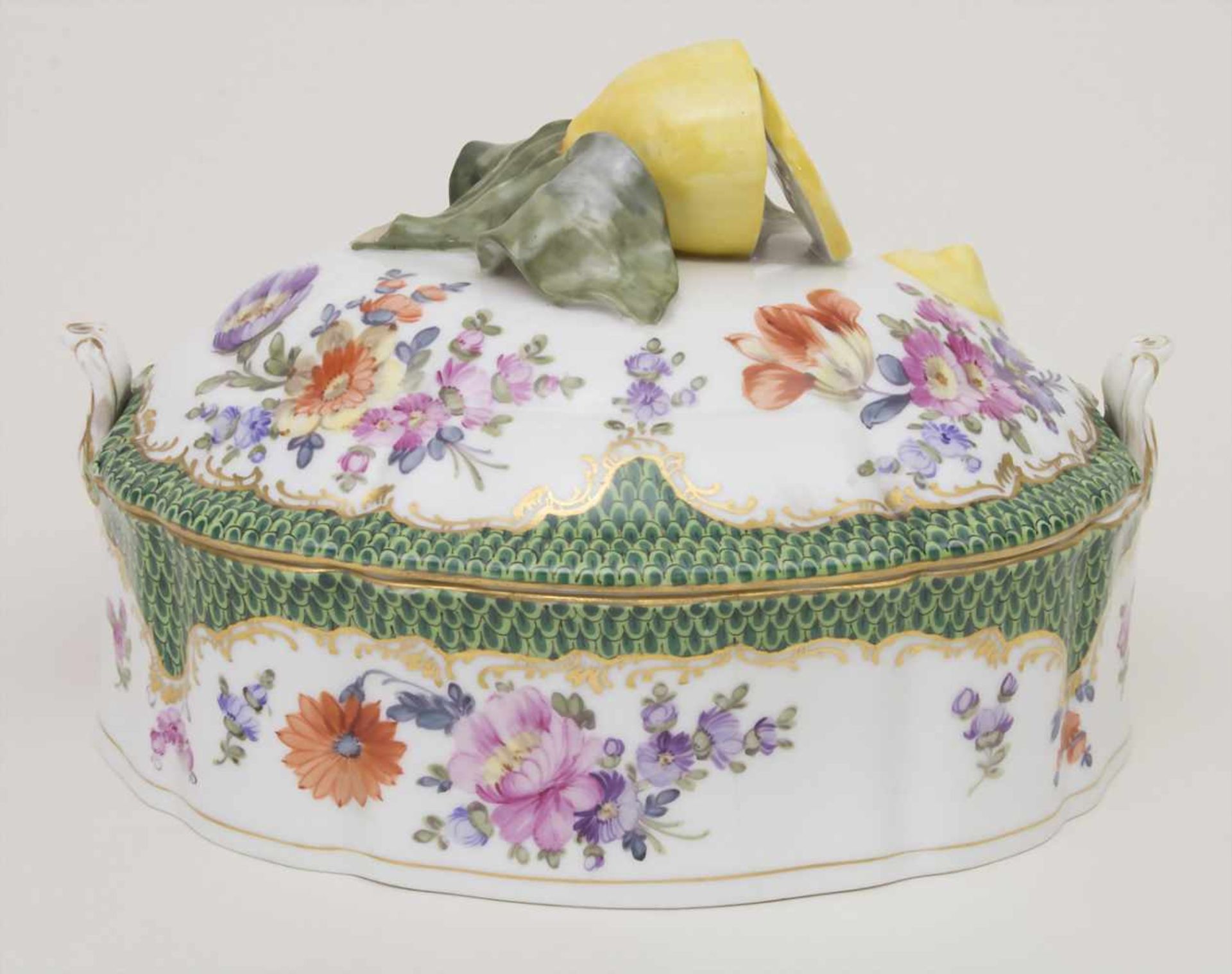 Terrine mit Zitronenknauf / A covered tureen with lemon-shaped handle, Nymphenburg, um 1900Material: - Image 5 of 9