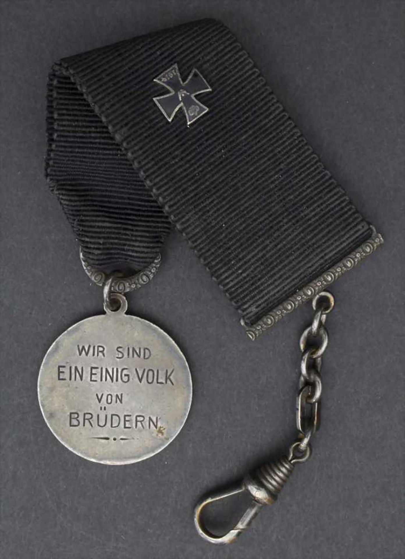 Patriotischer Zipfel, deutsch um 1914Gedenkmedaille am Stoffband, 'Wir sind ein Volk von Brüdern' - Bild 3 aus 3