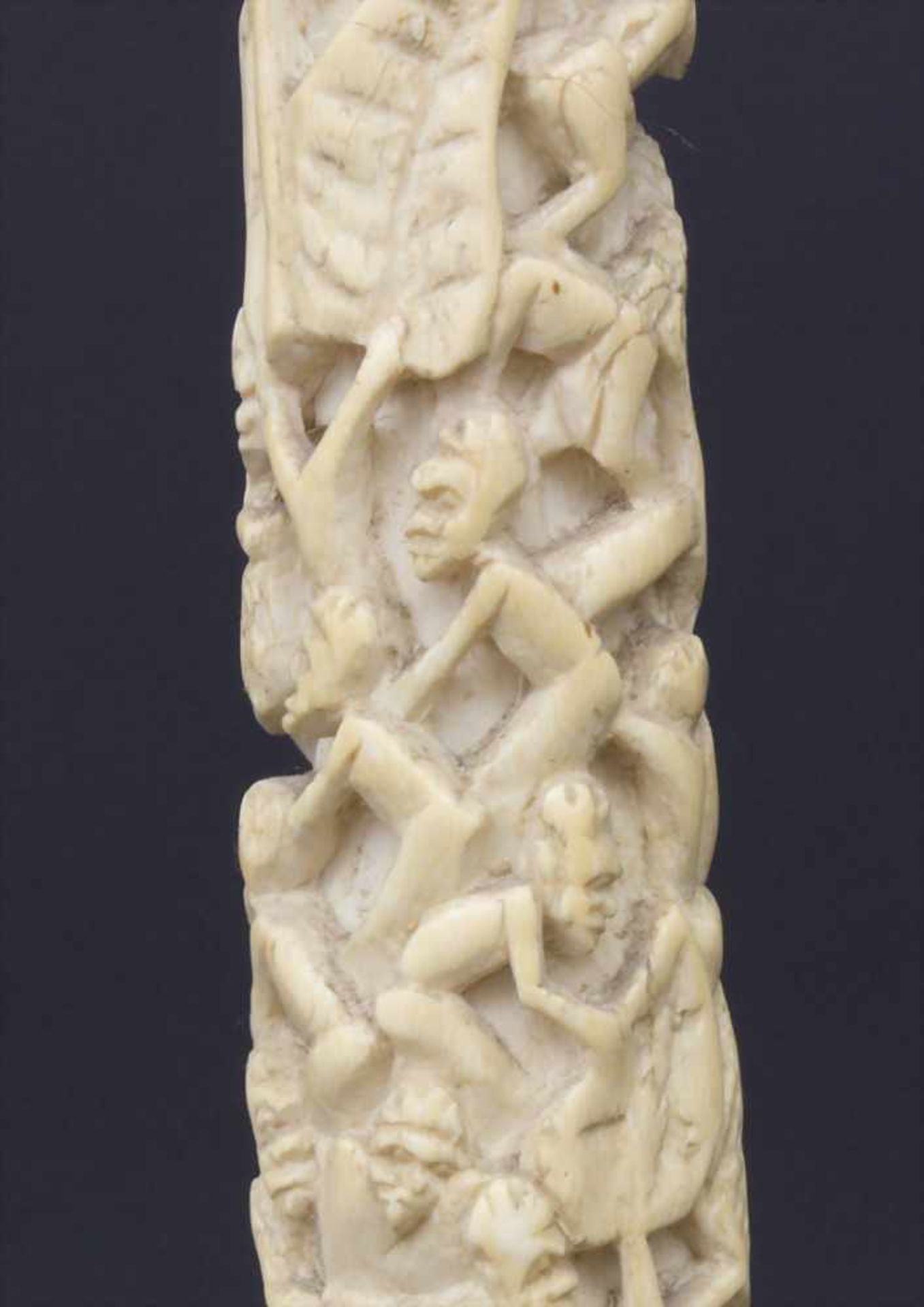 Große Elfenbein-Schnitzerei, Afrika, um 1900-20,Material: Elfenbein geschnitzt, HolzstandLänge: 70 - Image 7 of 7