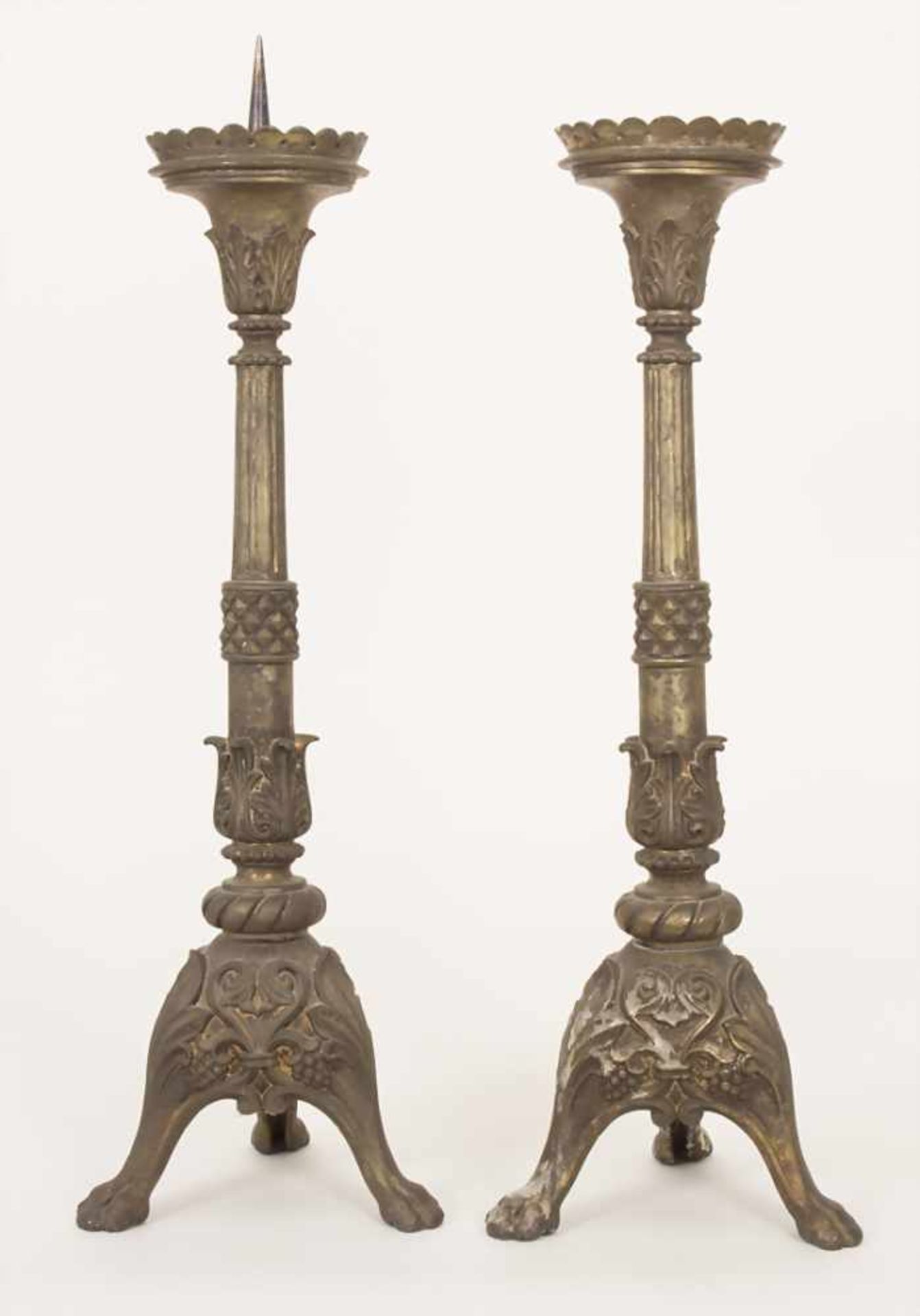 Paar Altarleuchter / A pair of altar candle holders, 19. Jh.Material: Bronze, patiniert, Höhe: 55,