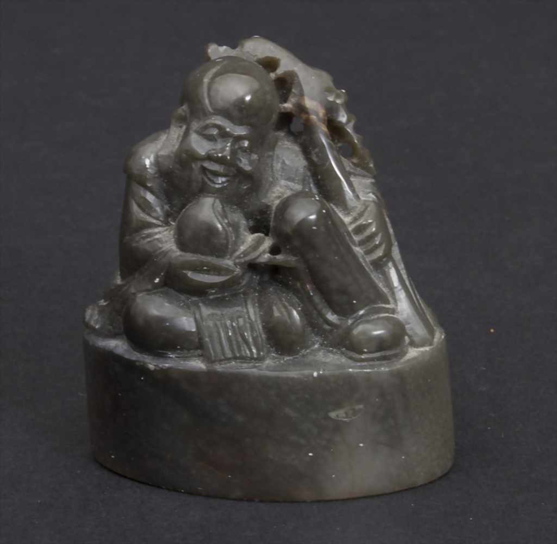 Jade-Stempel, A Jade Stamp, China, 19. Jh.Material: Jade dunkel grün, geschnitzt, Höhe: 5 cm,