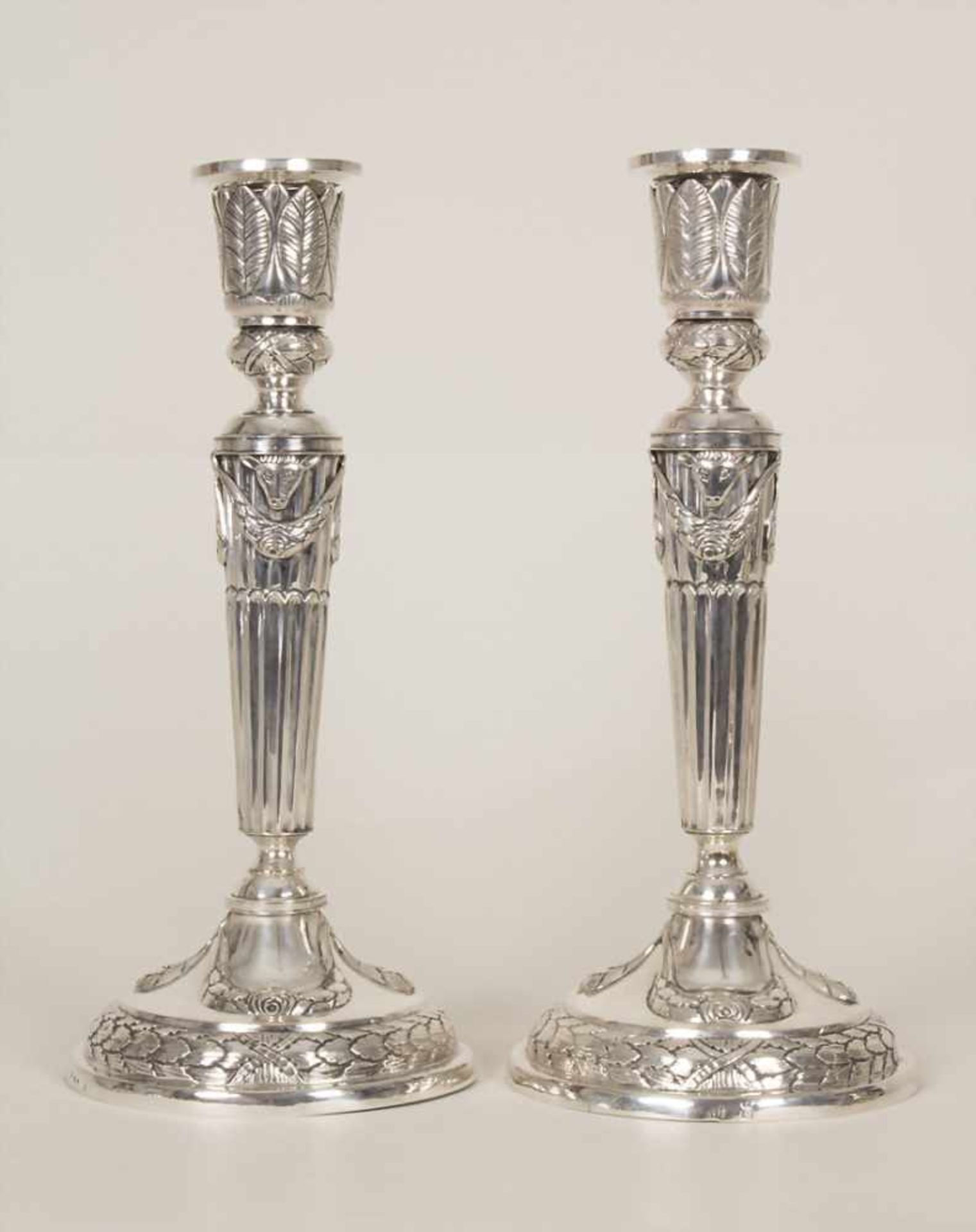 Paar Louis XVI Kerzenleuchter / A pair of Louis-seize silver candlesticks, Niederrhein, um