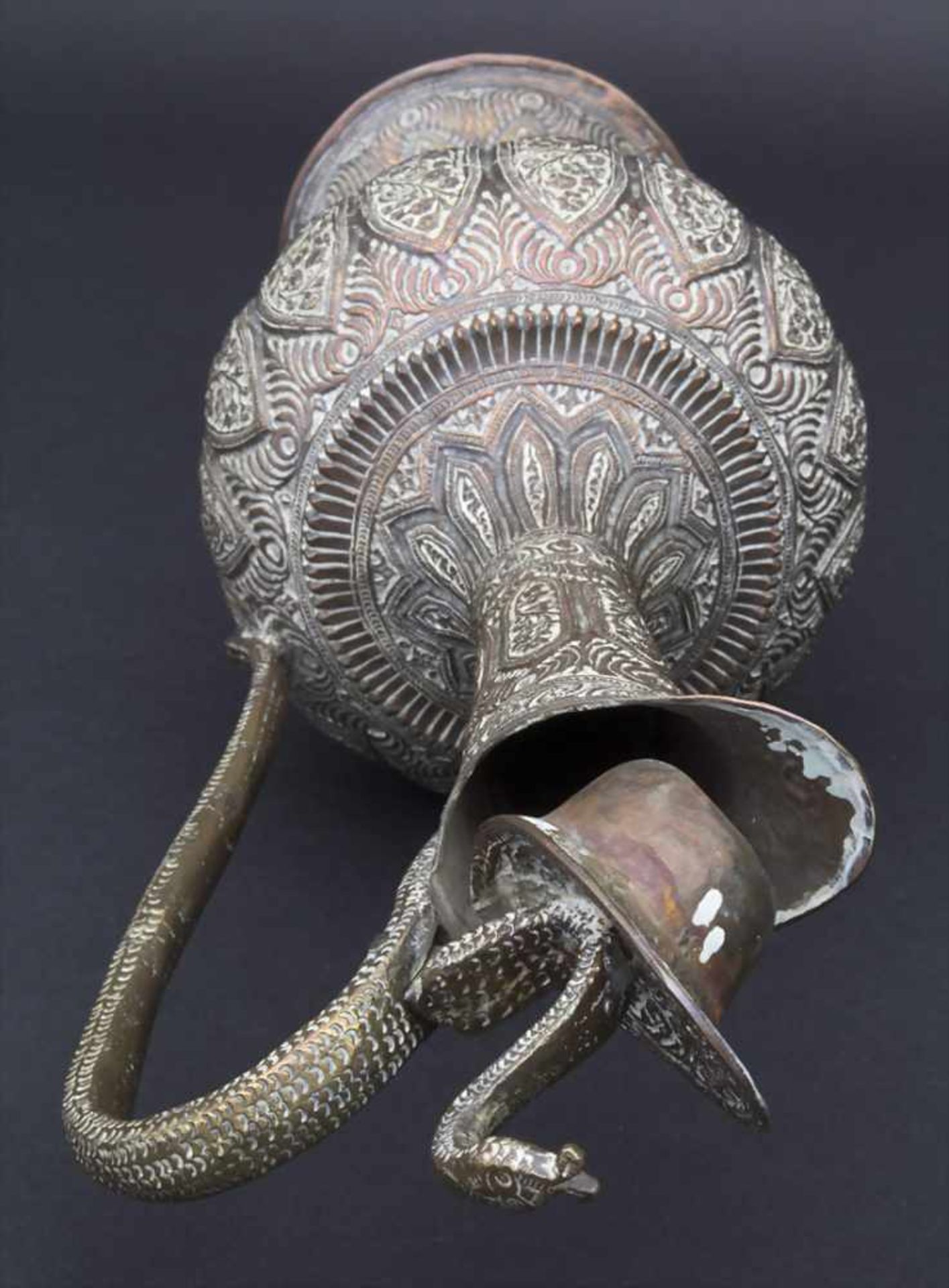 Kanne mit Schlangendaumenrast / A carafe with snake shaped thumb-rest, Persien, wohl 1780Material: - Bild 8 aus 15