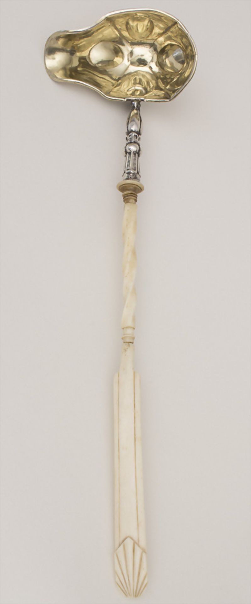 Punschkelle mit Beingriff / A silver punch ladle with bone handle, um 1800Material: Silber, Laffe