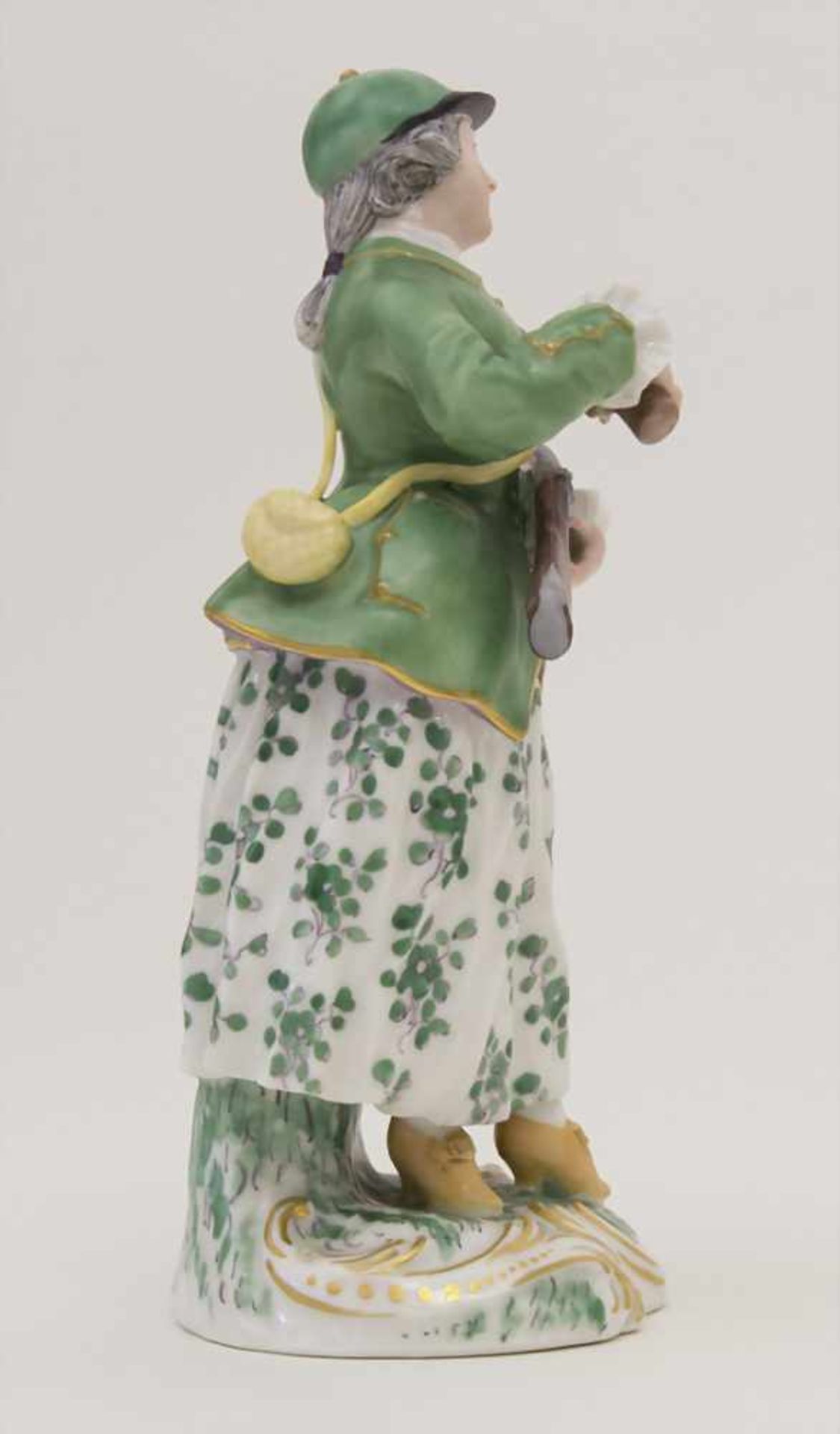 Jägerin mit Gewehr / A hunting lady, Nymphenburg, nach 1942Material: Porzellan, polychrom staffiert, - Image 4 of 7