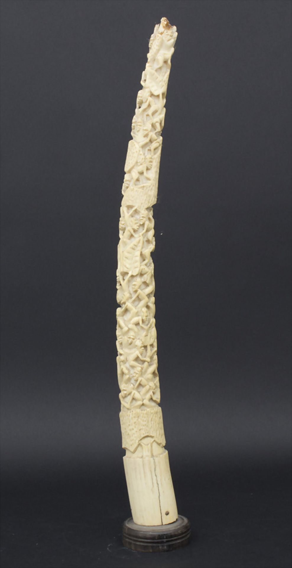 Große Elfenbein-Schnitzerei, Afrika, um 1900-20,Material: Elfenbein geschnitzt, HolzstandLänge: 70 - Image 3 of 7