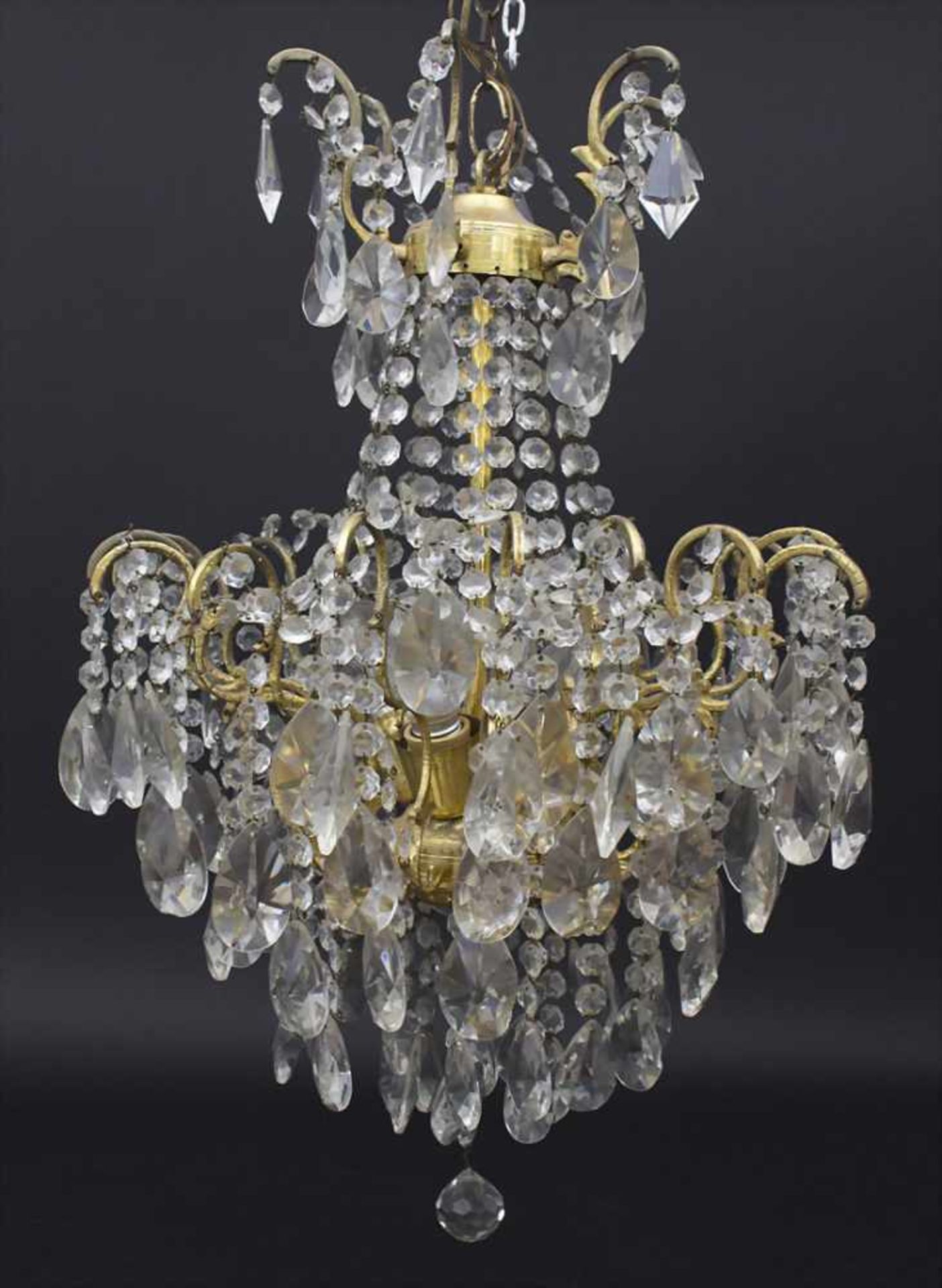 Kronleuchter / A chandelier, deutsch, Mitte 20. Jh.dekorativer Kronleuchter/Lüster mit reichem