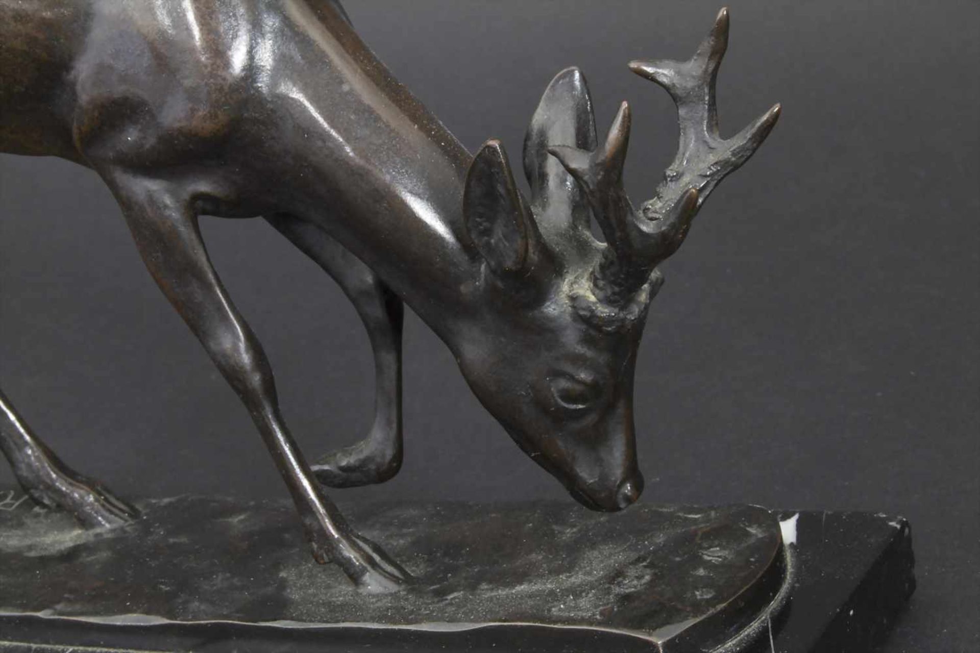 Johann Robert Korn (1873-1921), Tierfigur 'Hirsch' / An animal figure 'deer'Technik: Bronze, - Image 6 of 7