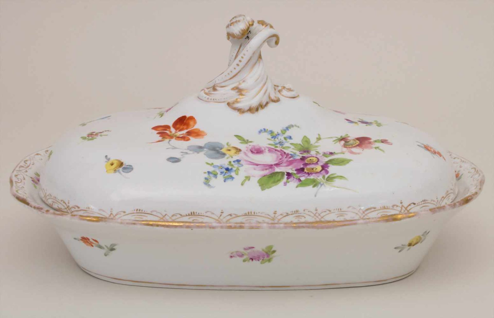 Deckelterrine mit Blumenbouquets / A tureen with flowers, Meissen, 1860-1924Material: Porzellan,