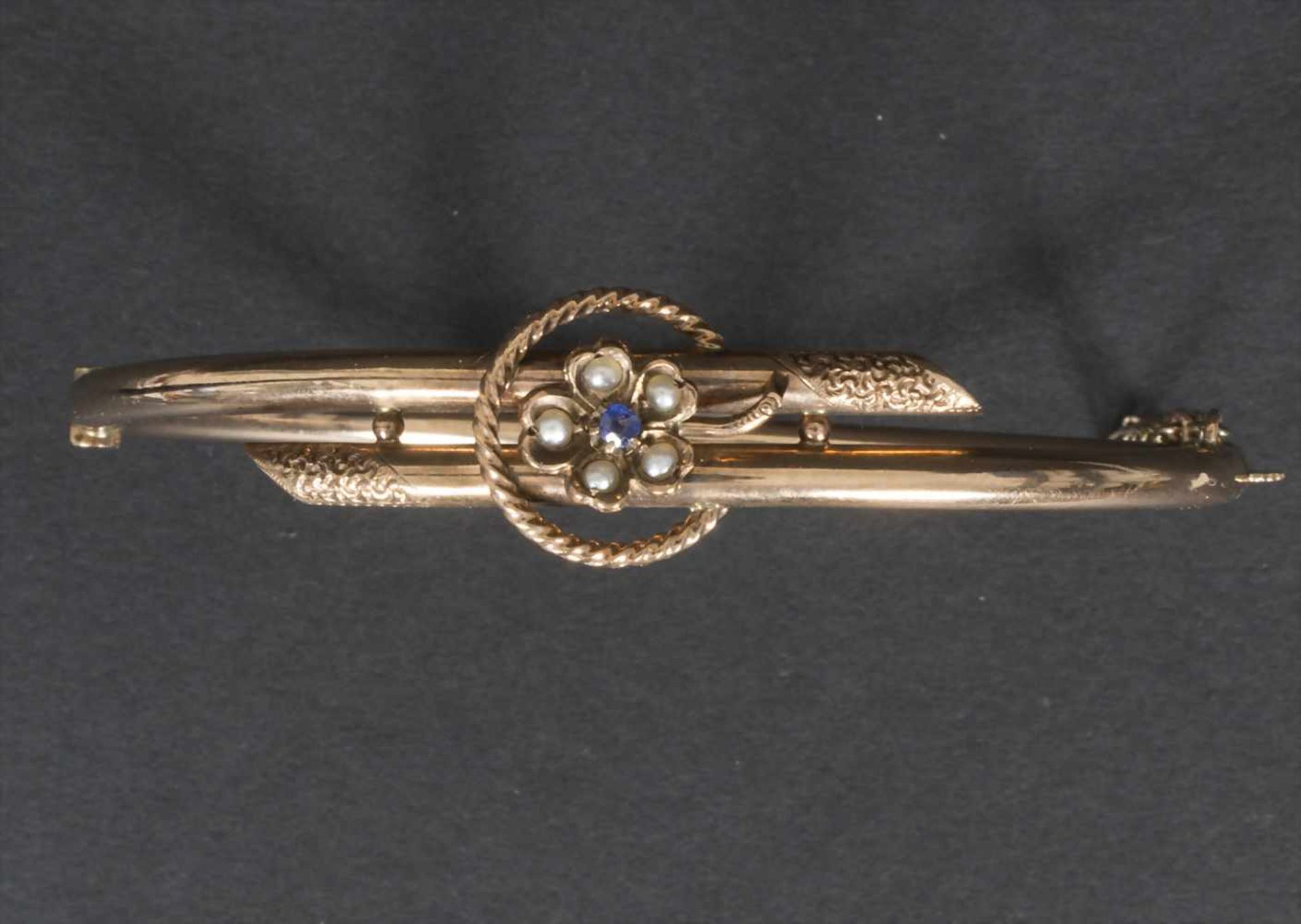 Armreif / A bracelet, 19 Jh.Material: 8 kt 333/000 Gold, FlußperlenMaße: D. 6,7 cm, Gewicht: 6,7 g, - Bild 2 aus 5