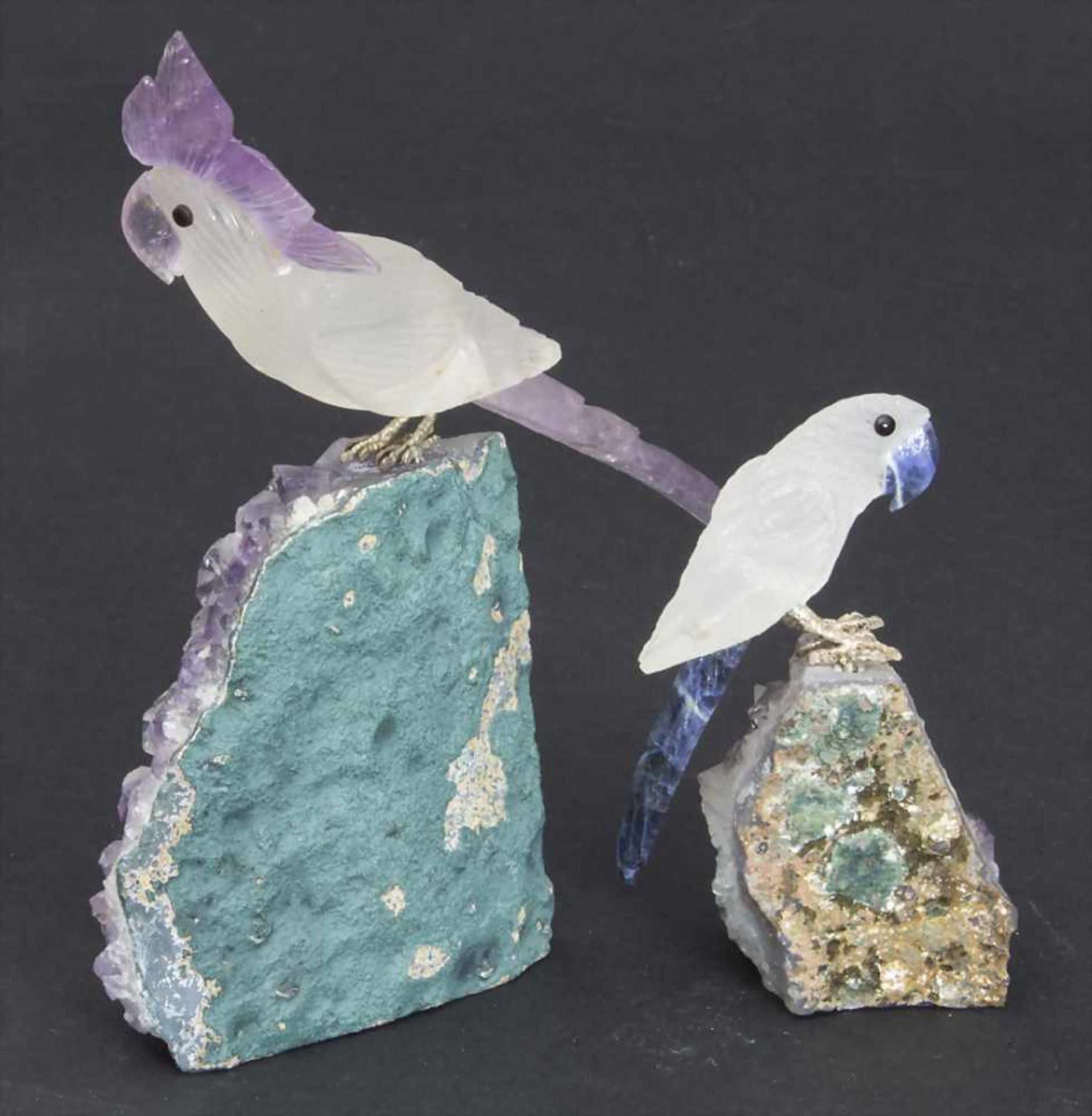 2 Edelsteinfiguren 'Kakadu und Papagei' / 2 gemstone figures 'Cockatoo and parrot'Technik: Amethyst, - Bild 2 aus 3