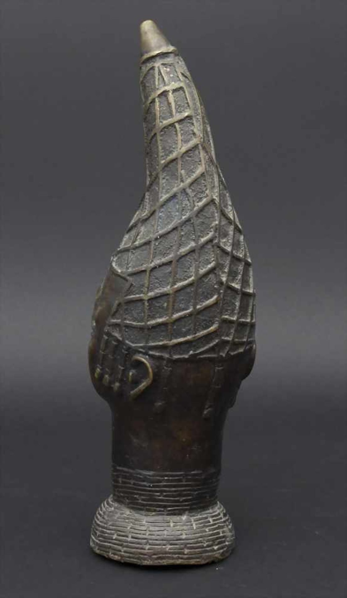 Kopf einer Königin / Gedenkkopf, BeninMaterial: Bronze braun patiniert,Maße: 41 cm,Zustand: - Image 4 of 7