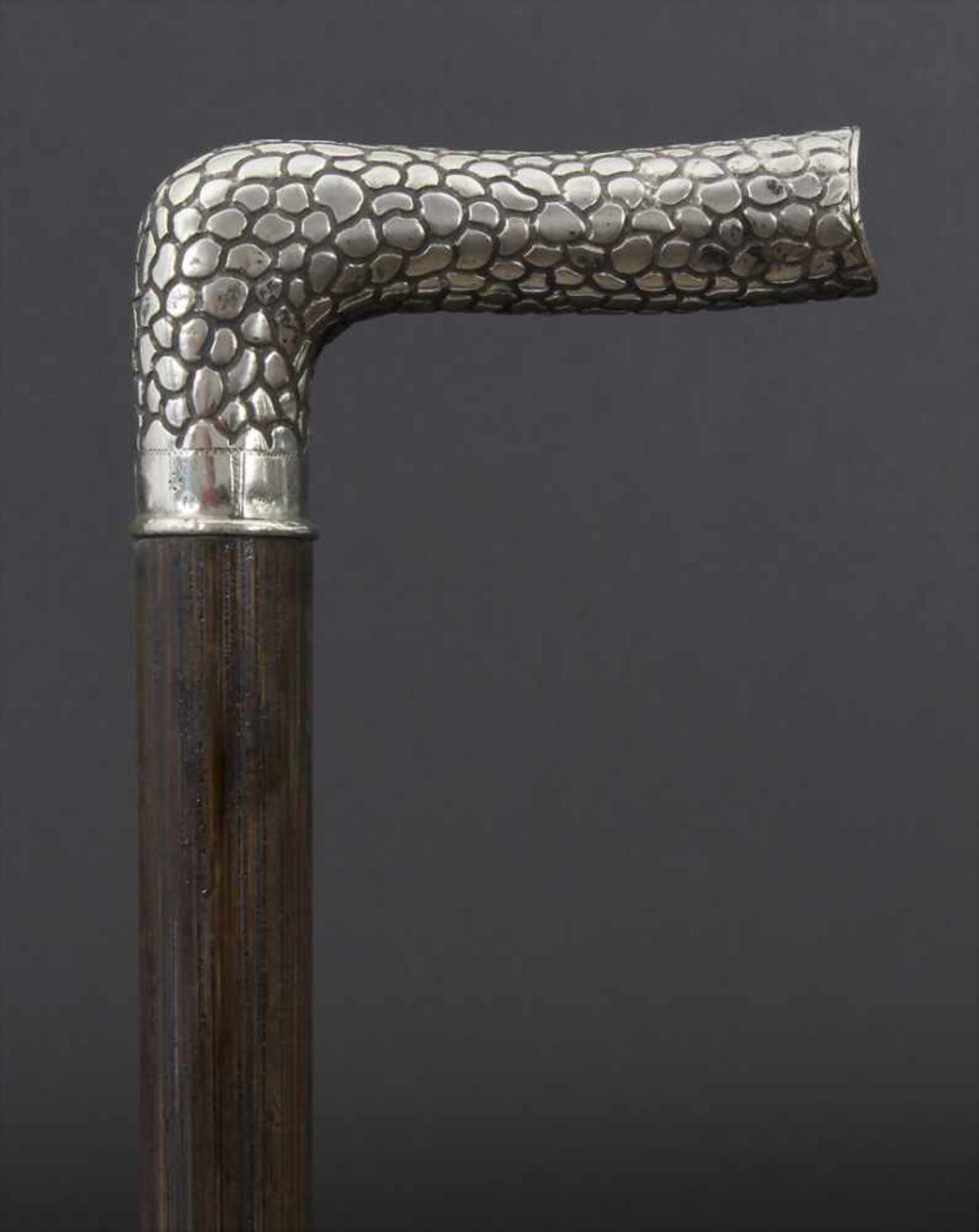 Gehstock mit Silbergrifff 'Tierhautrelief' / A cane with silver handle, deutsch, um 1900Material: - Image 2 of 7