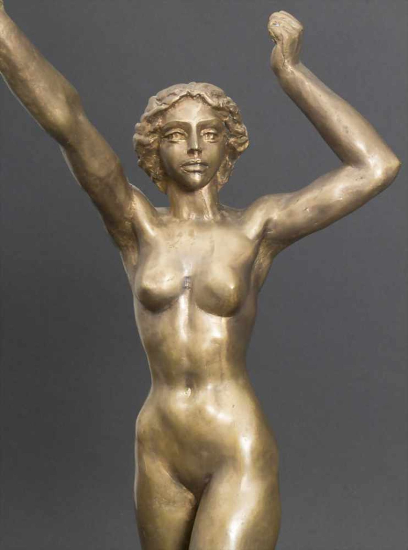 Valéria Tóth (*1943), 'Weiblicher Akt' / 'A female nude'Technik: Bronze, patiniert, Signatur: - Image 8 of 11