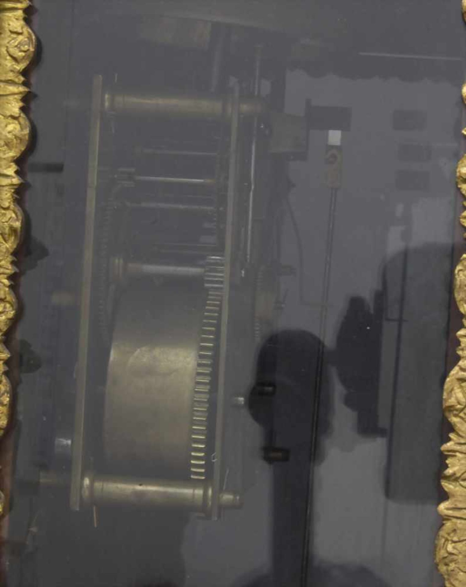 Große Pendule mit Wandkonsole / A large clock, 18./19. Jh.Gehäuse: Holzgehäuse mit Intarsien und - Image 3 of 11