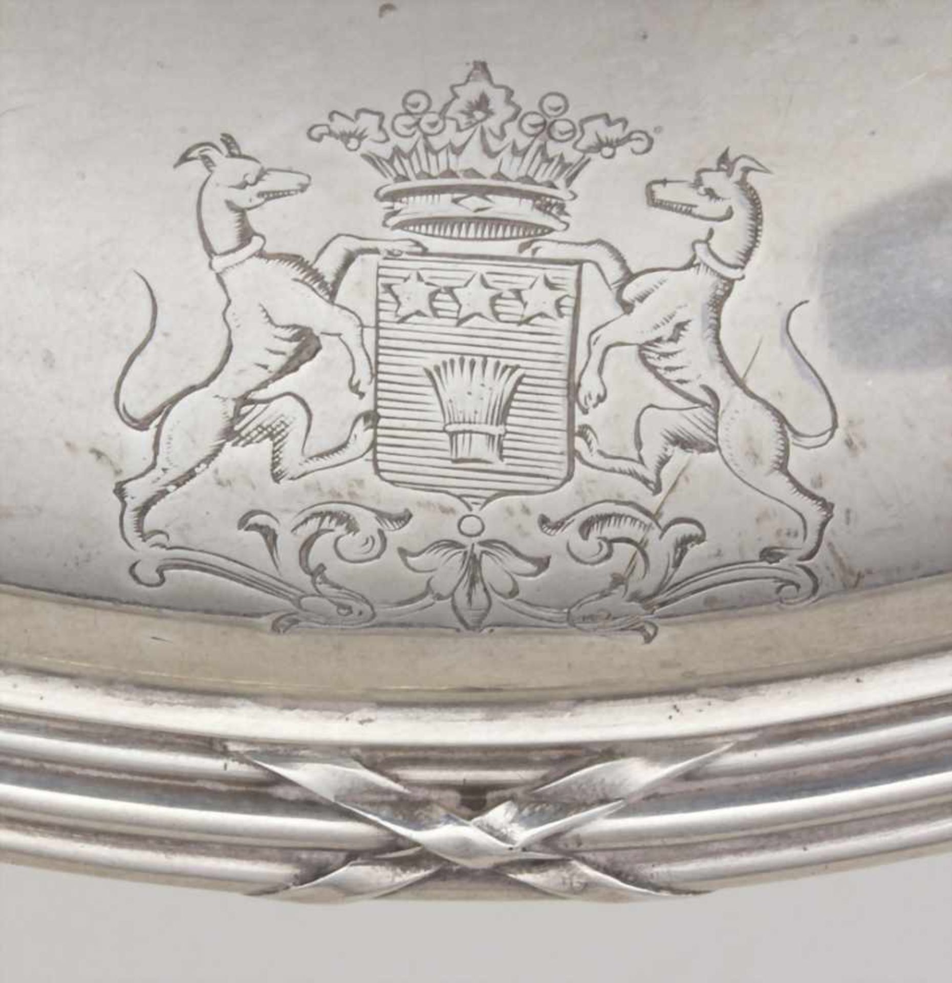 Legumier / Wöchnerinnenschüssel / A silver vegetable tureen with lining and cover, Stanislas Pollet, - Image 4 of 17