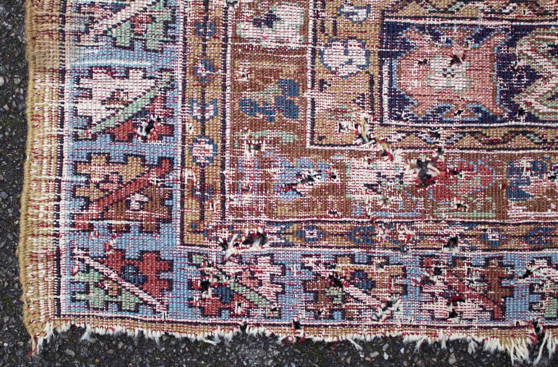 Orientteppich / An oriental carpetMaterial: Wolle auf Baumwolle, Maße: 242 x 140 cm, Zustand: - Image 5 of 5