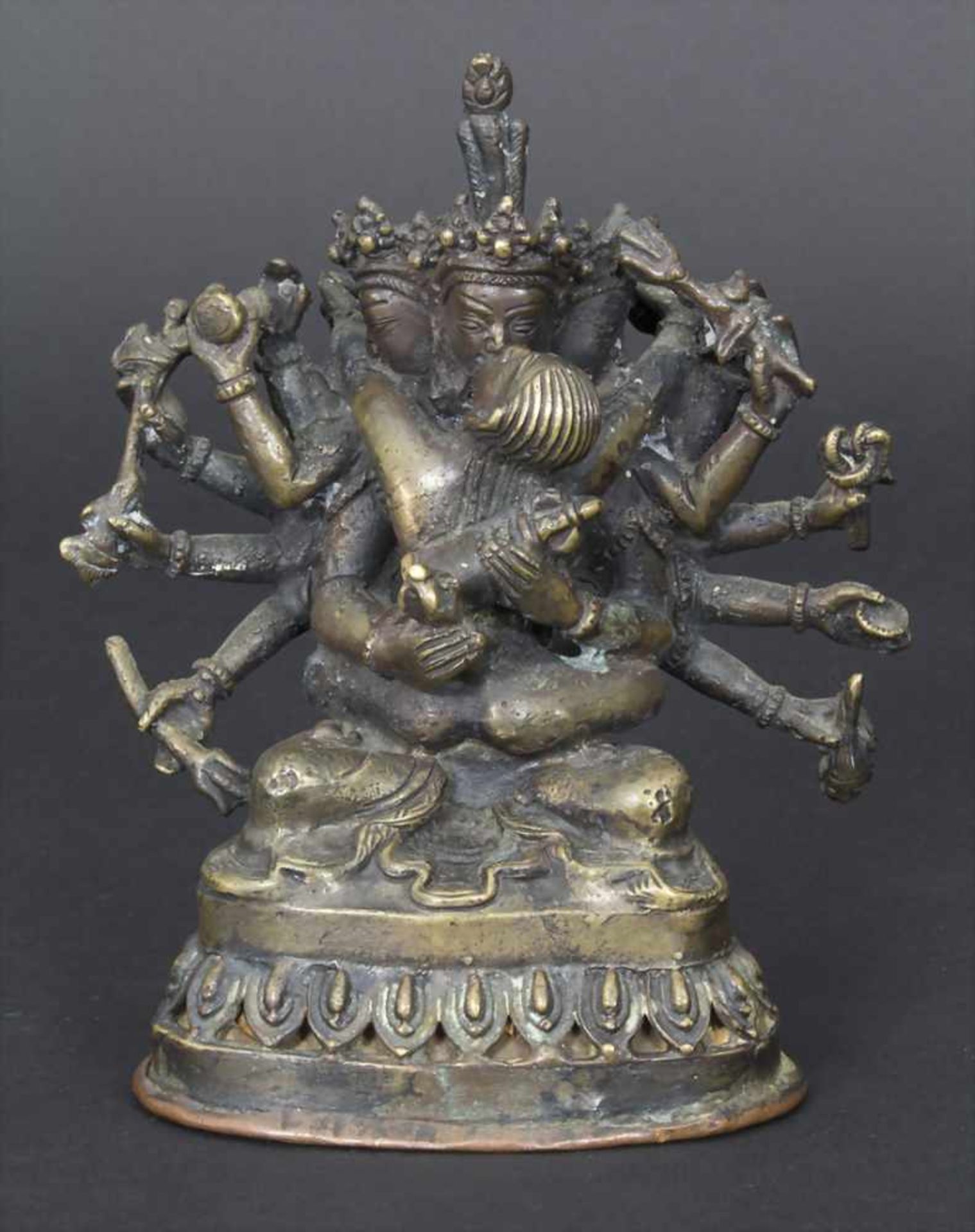 Sarvavid Vairocana vereint mit Shakti auf Lotosthron, Tibet, 17. JhMaterial: Bronze des Vierköpfigen