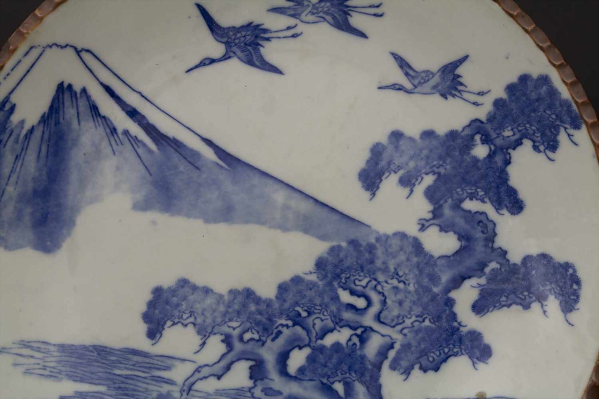 Große Platte / A large plate, Japan, um 1900Material: Porzellan, blau bemalt, glasiert, Rand braun - Bild 2 aus 7