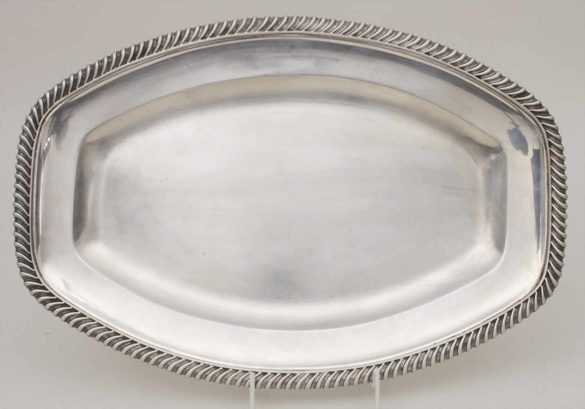 Ovale Platte / An oval silver plate, Piault-Linzeler, Paris, nach 1839Material: Silber 950,