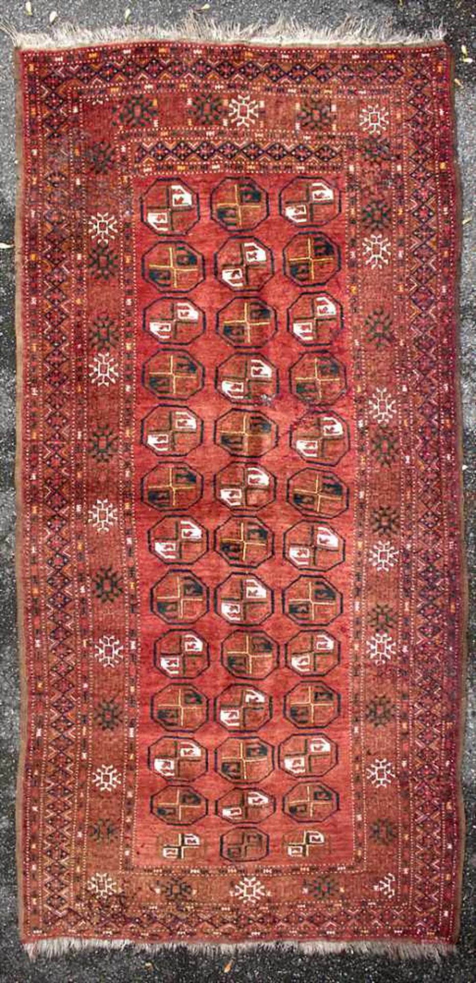 Orientteppich / An oriental carpetMaterial: Wolle auf Baumwolle, Naturfarben, Maße: 233 x 110 cm,