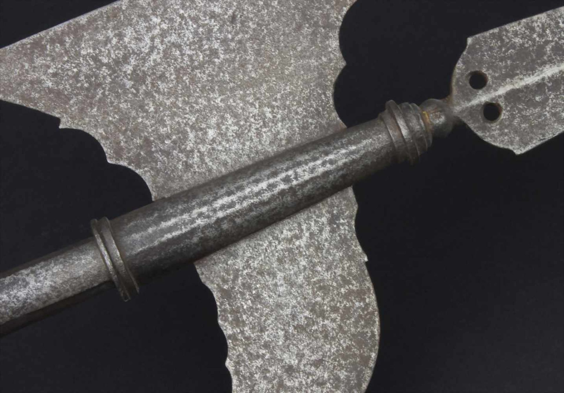 Stangenwaffe 'Hellebarde' / Polearm 'Halberd'Material: Eisen geschmiedet, Holz-Stange und Vernietung - Bild 4 aus 5