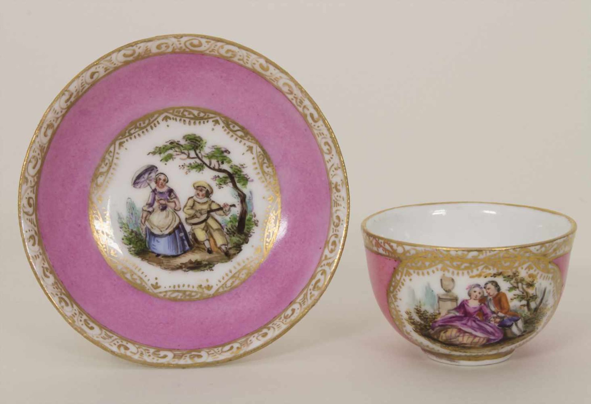 Miniatur Tasse und Untertasse mit galanten Szenen / A miniature cup and saucer with courteous